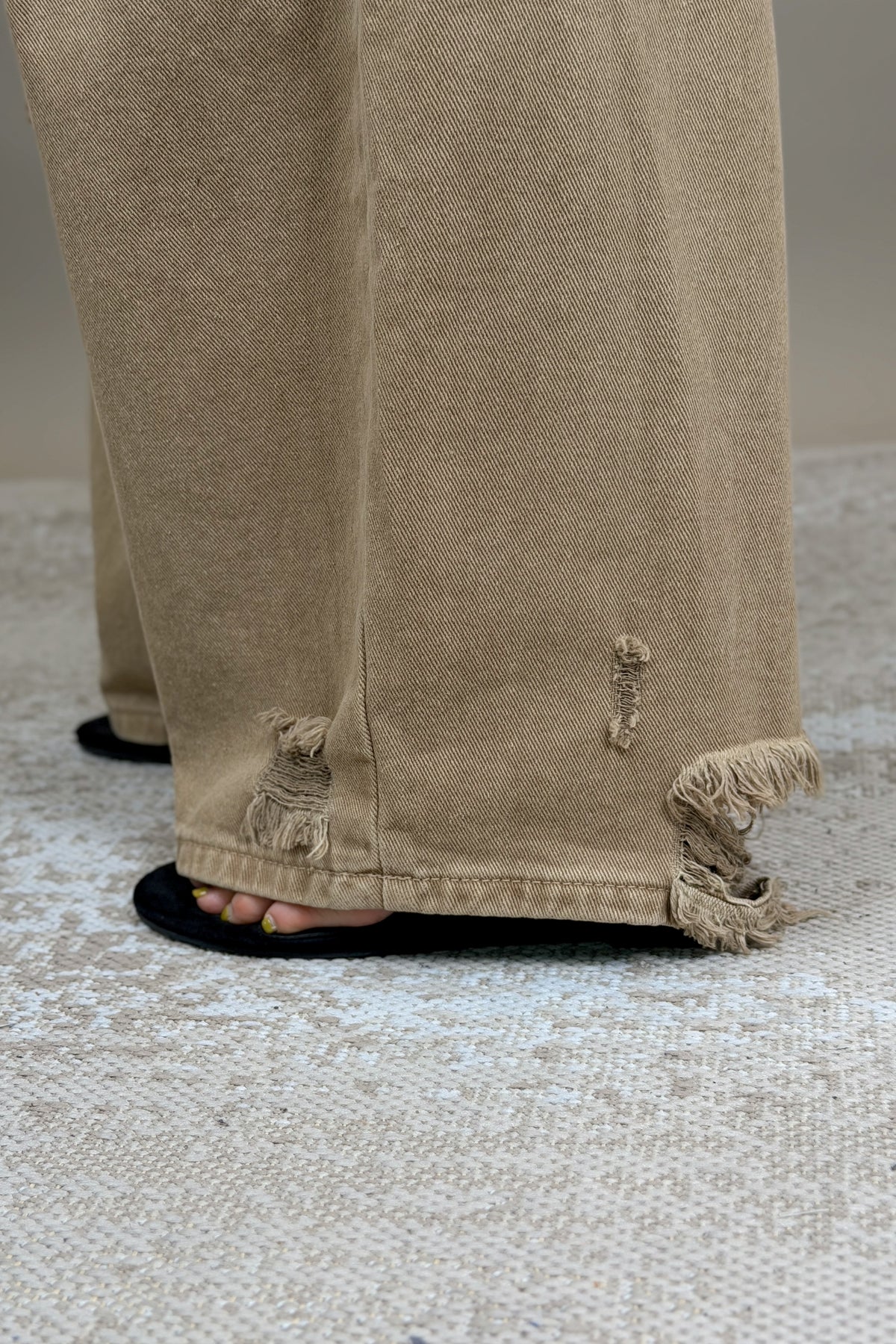 Dune Distressed Barrel Jeans