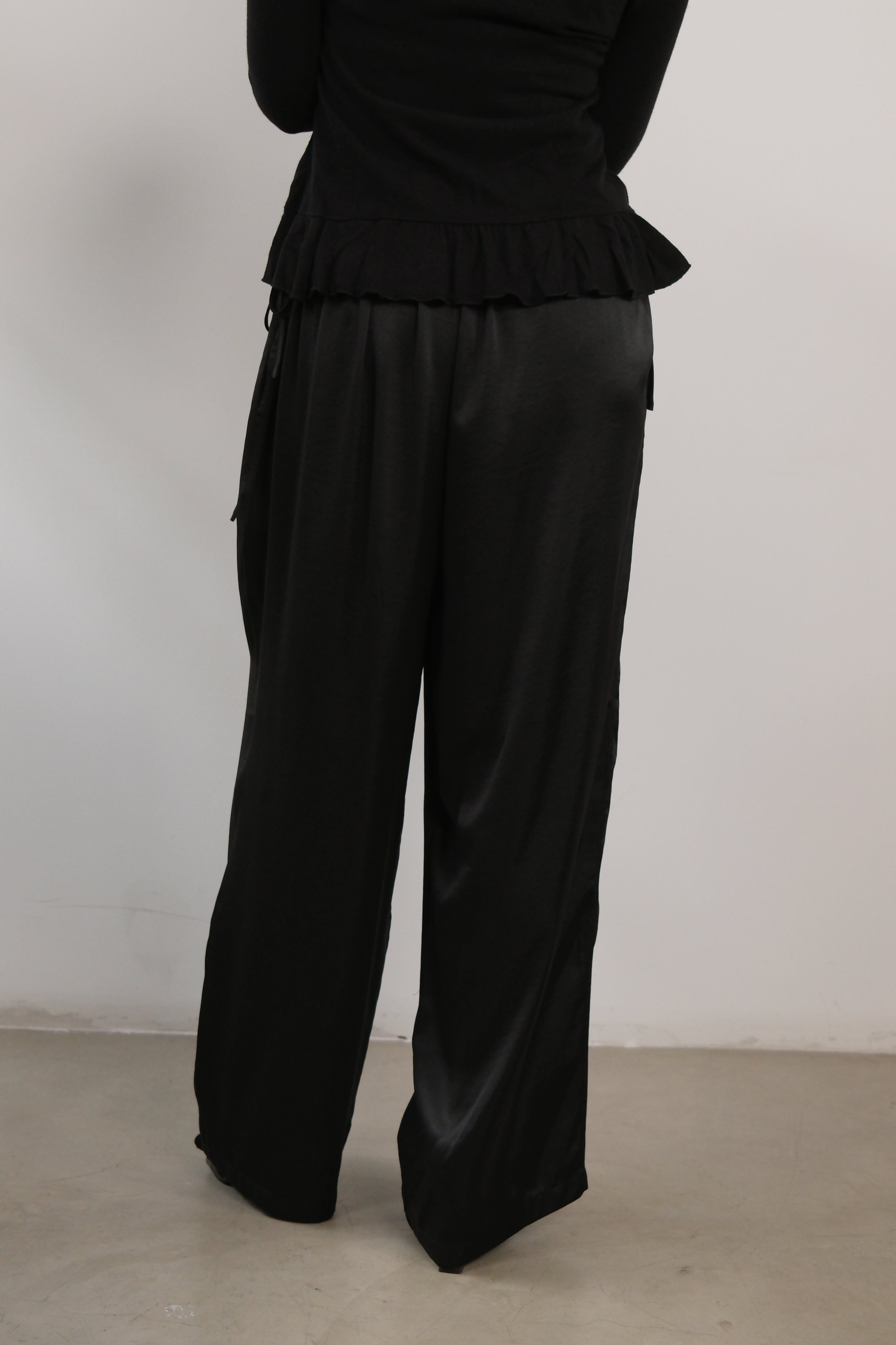 Flaw elasticated waist satin pants