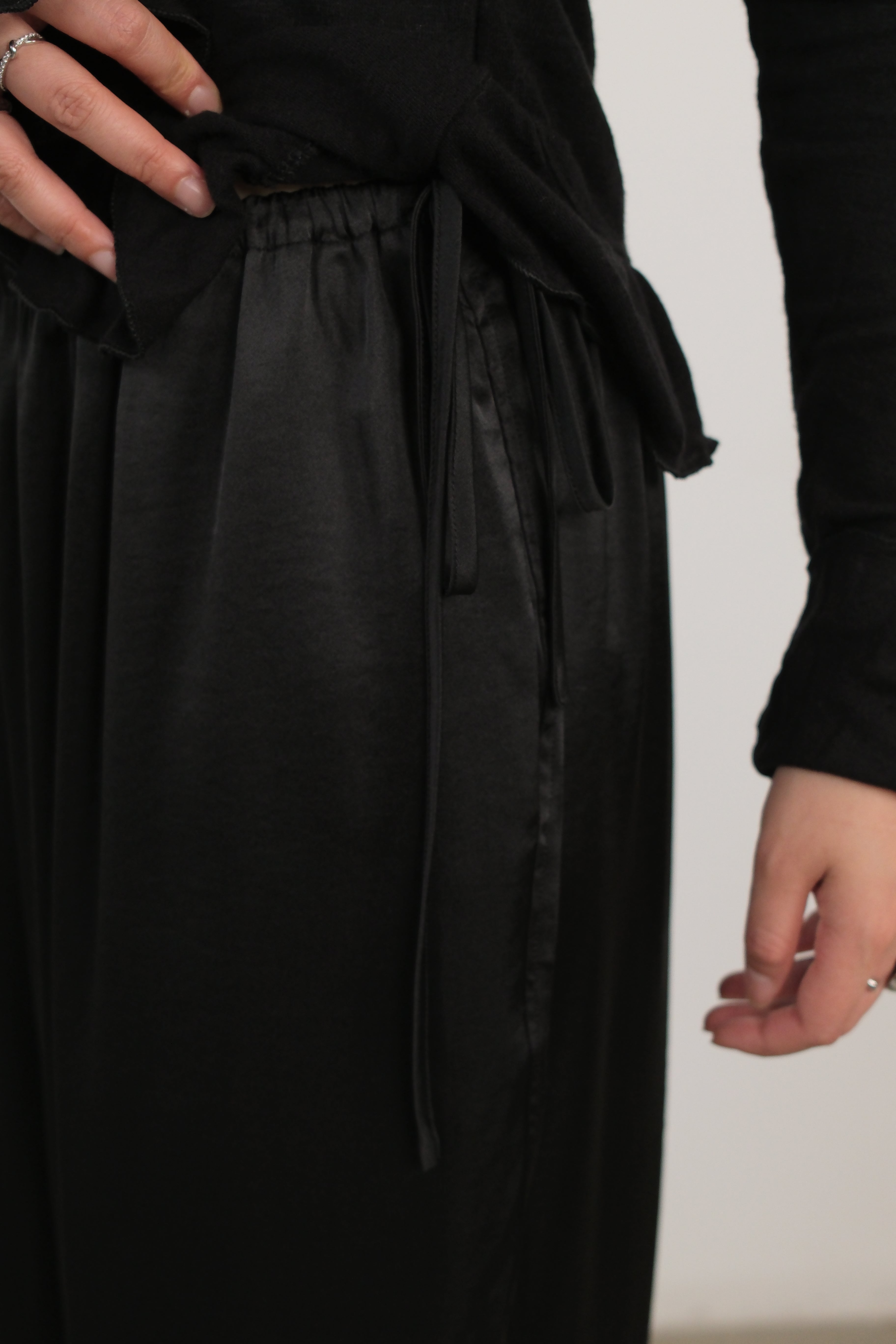Flaw elasticated waist satin pants