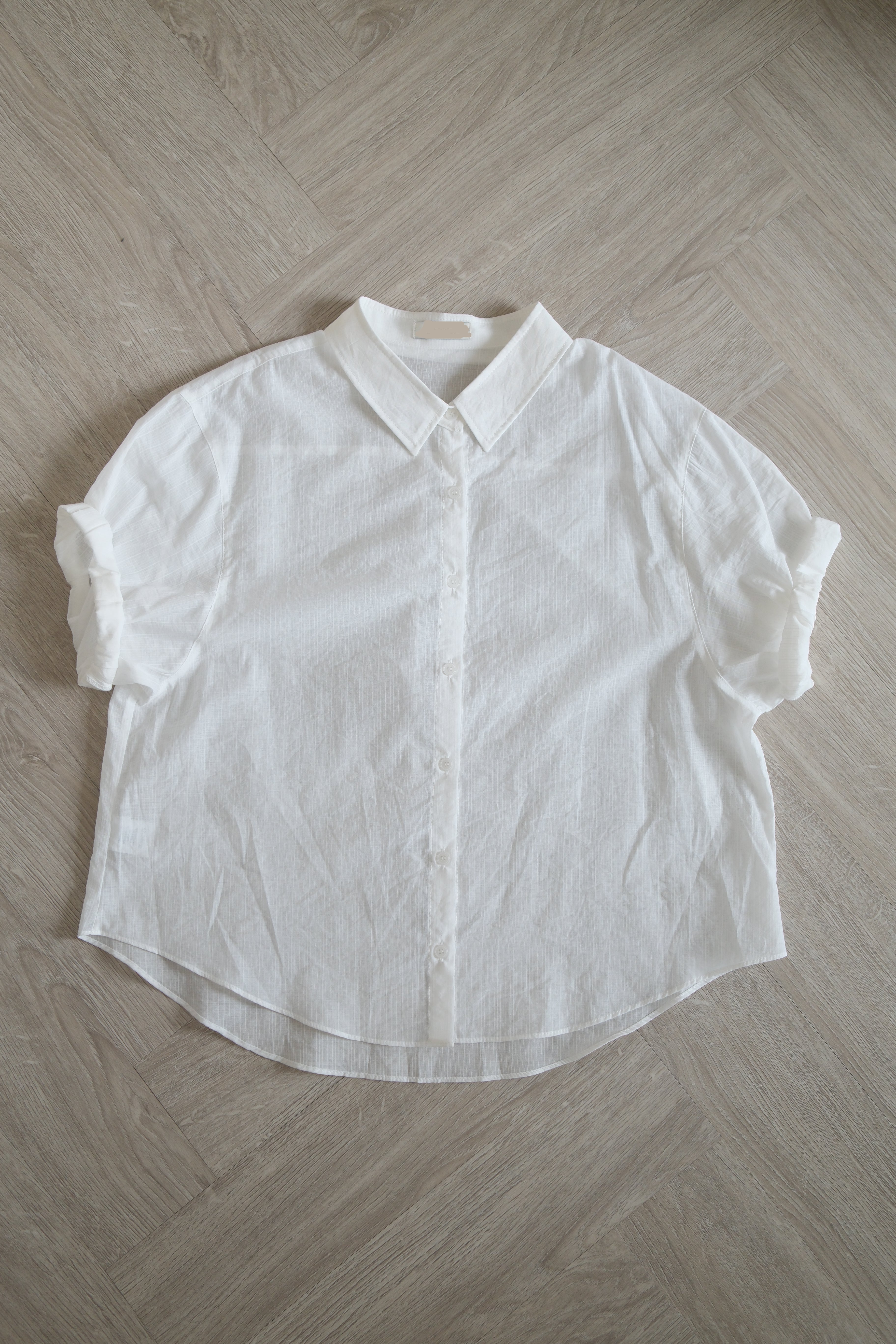 rolled-up sleeve lightweight shirt