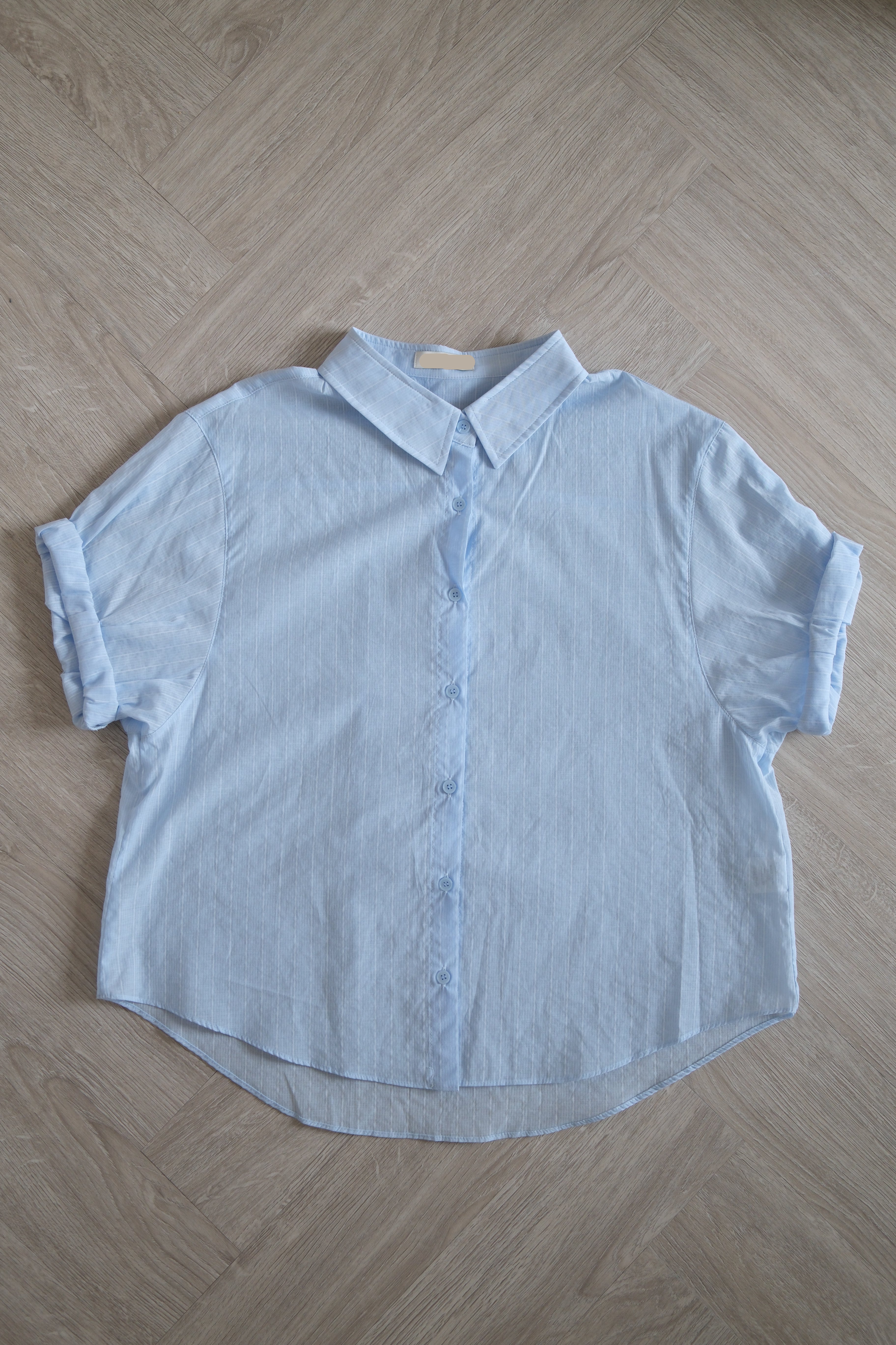 rolled-up sleeve lightweight shirt