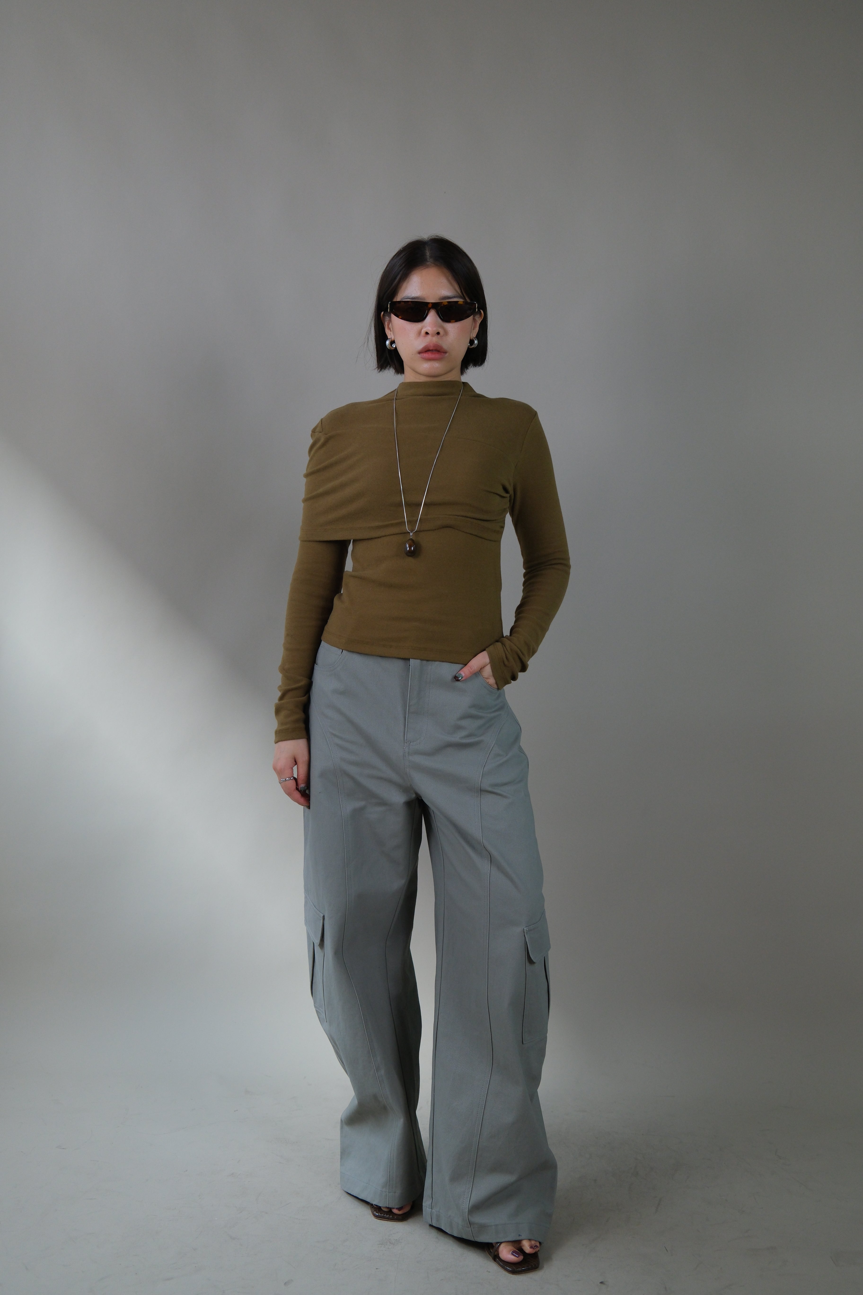 Barrel-leg cargo pocket pants