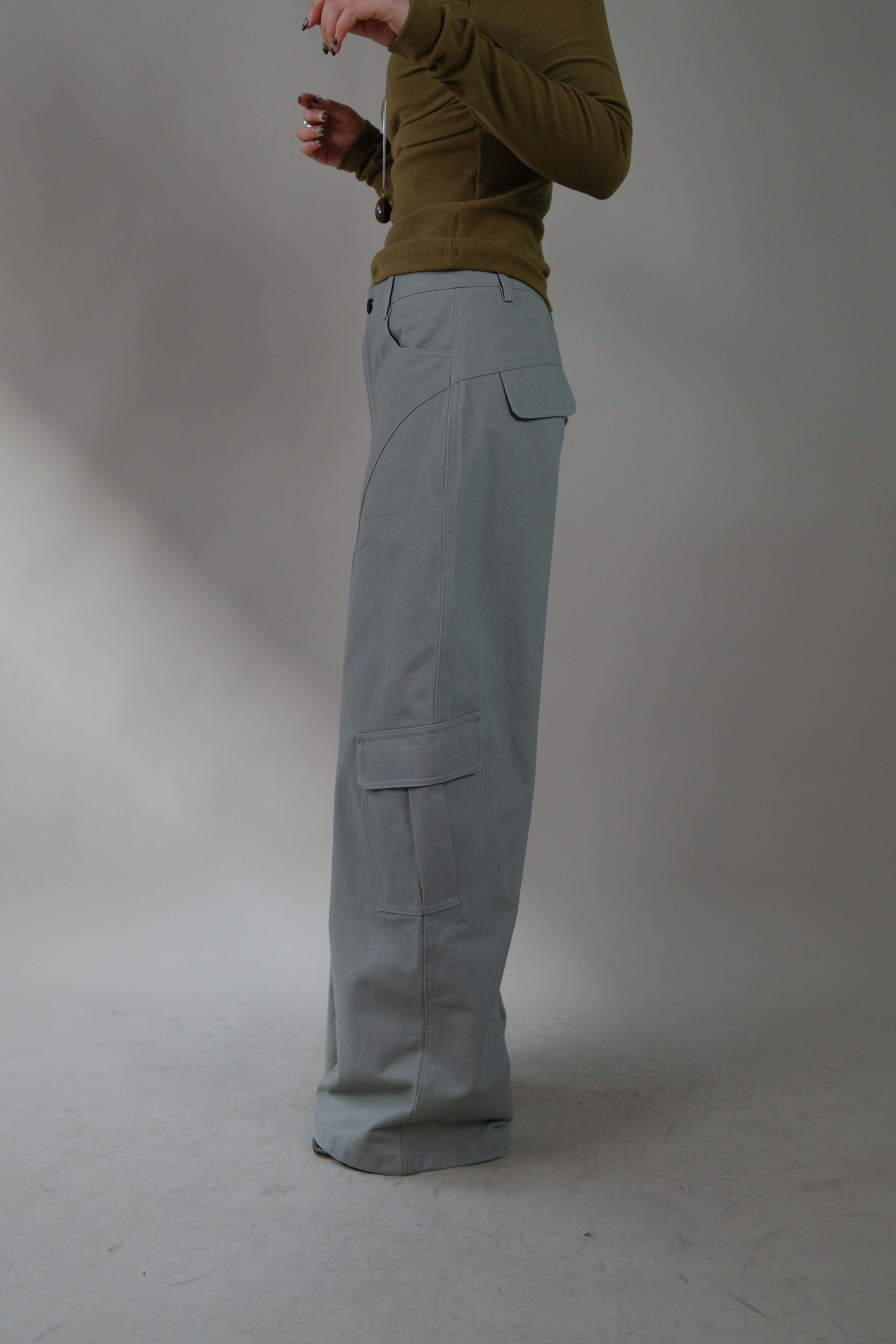 Barrel-leg cargo pocket pants