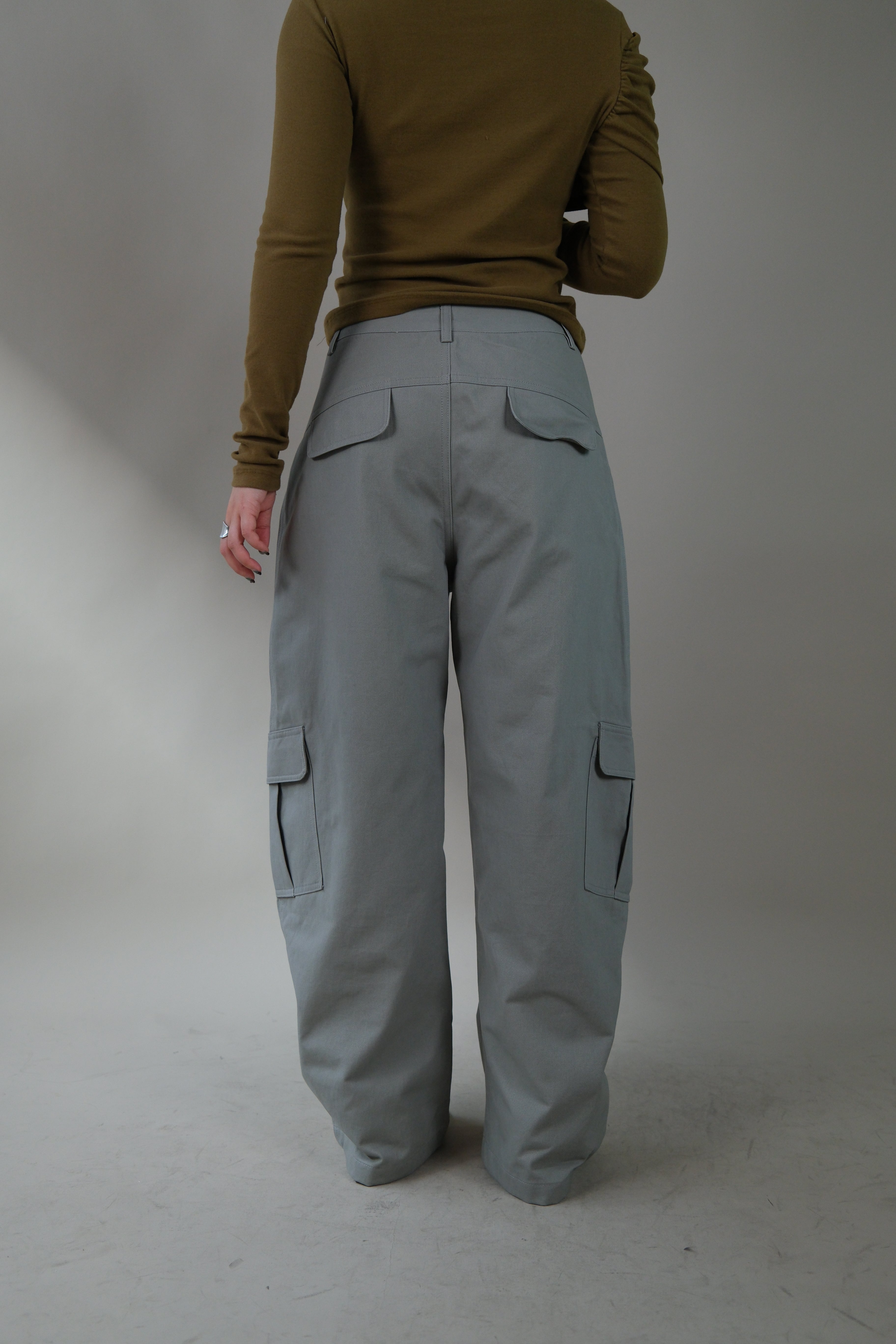 Barrel-leg cargo pocket pants