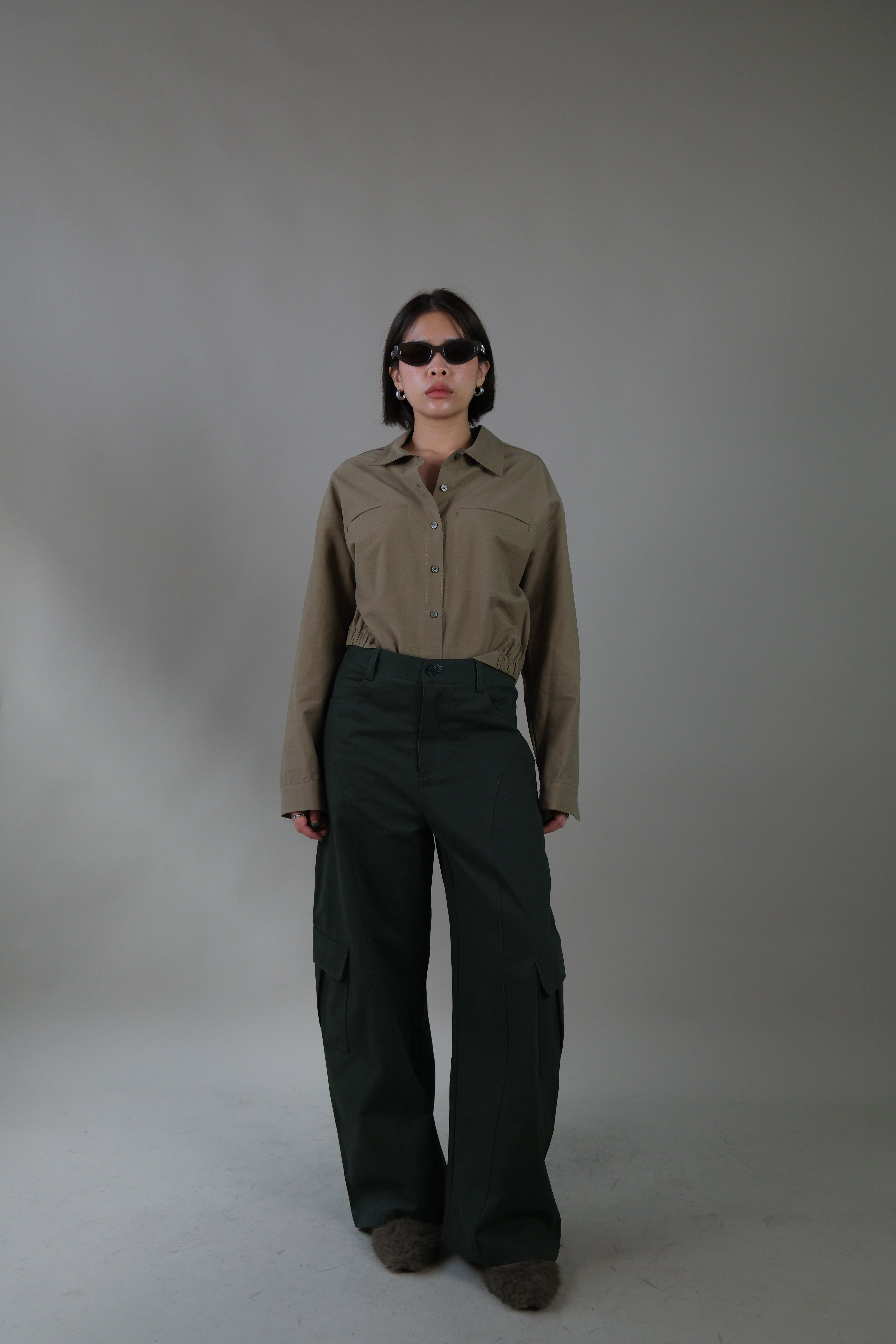Barrel-leg cargo pocket pants