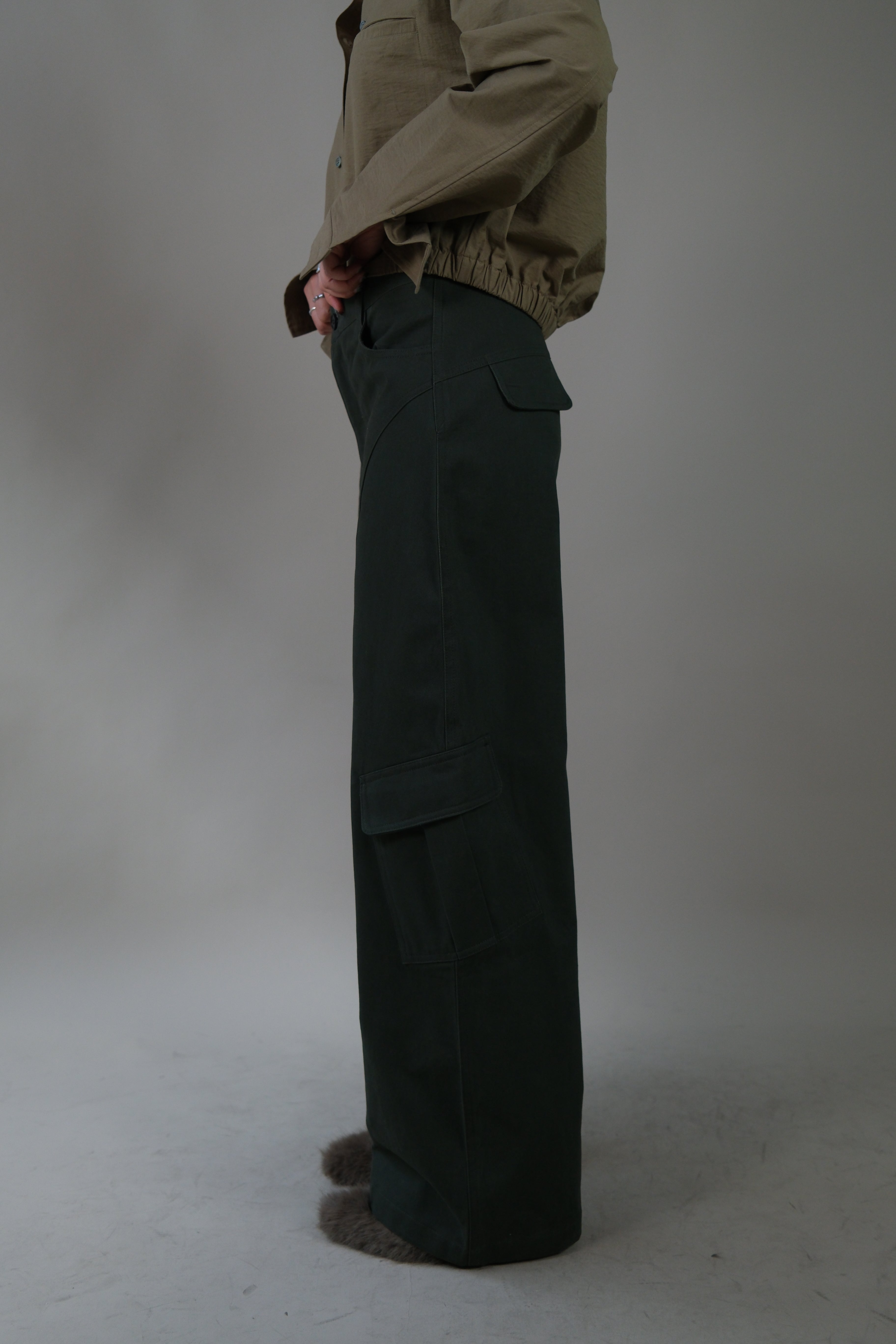 Barrel-leg cargo pocket pants