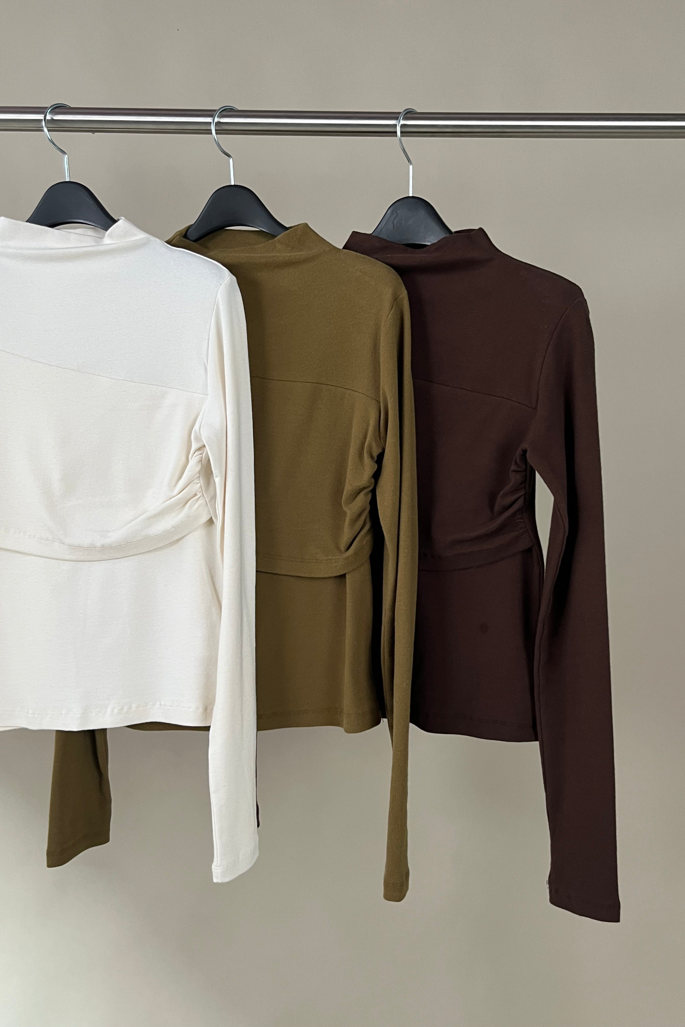 Lilied asymmetry cape sleeve slim tee