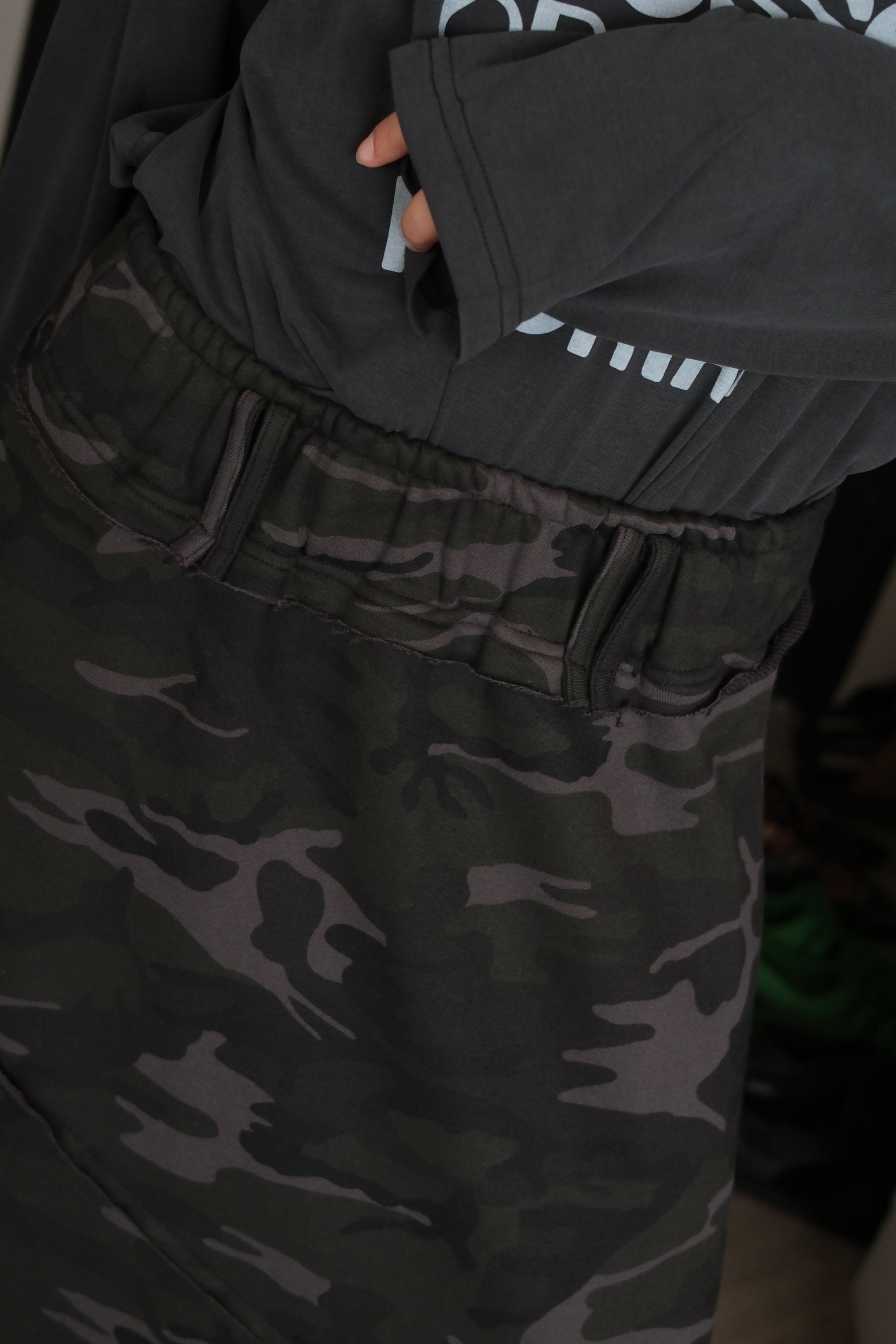 Elasticated waist camo maxi skirt