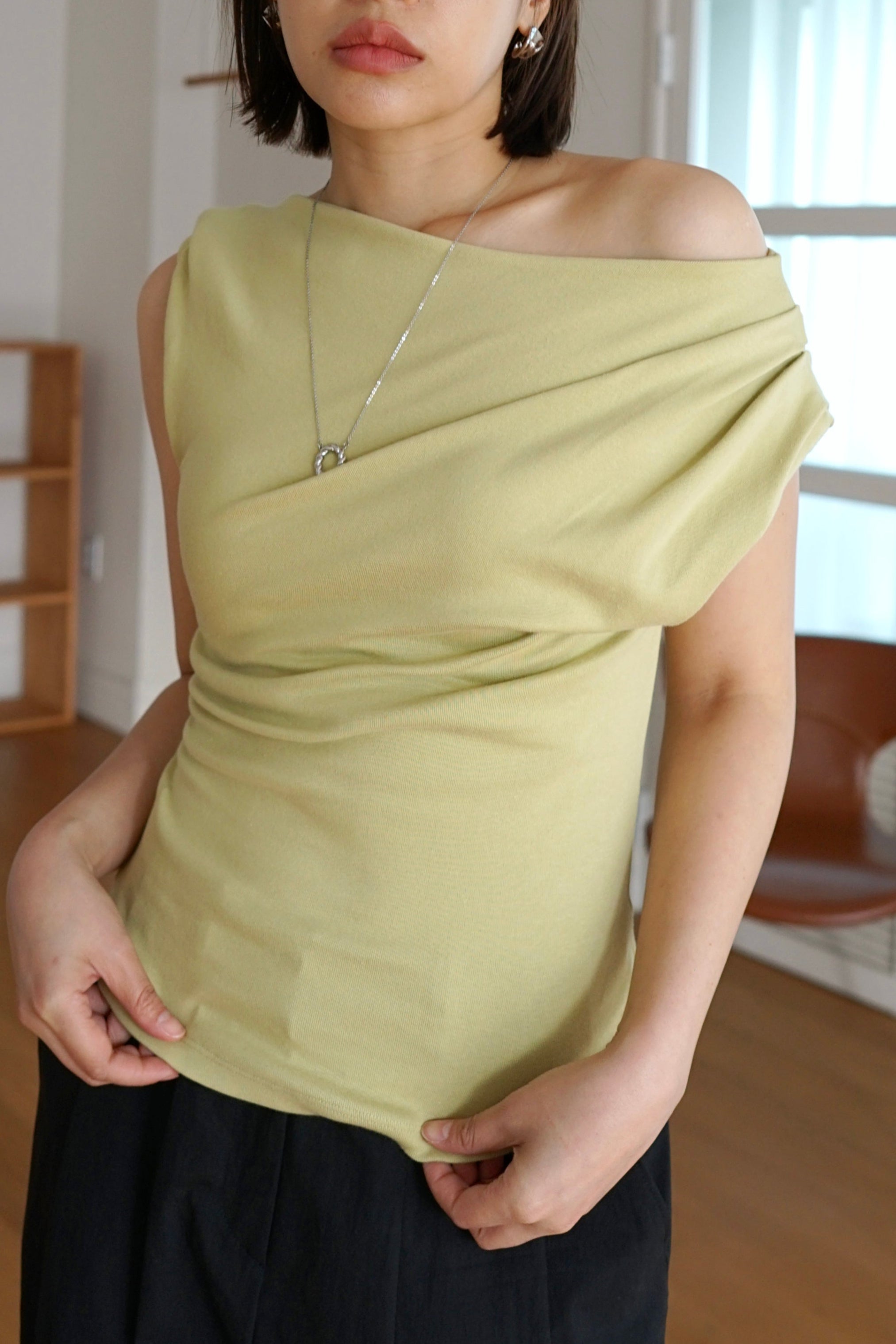 asymmetry twist sleeve soft tee