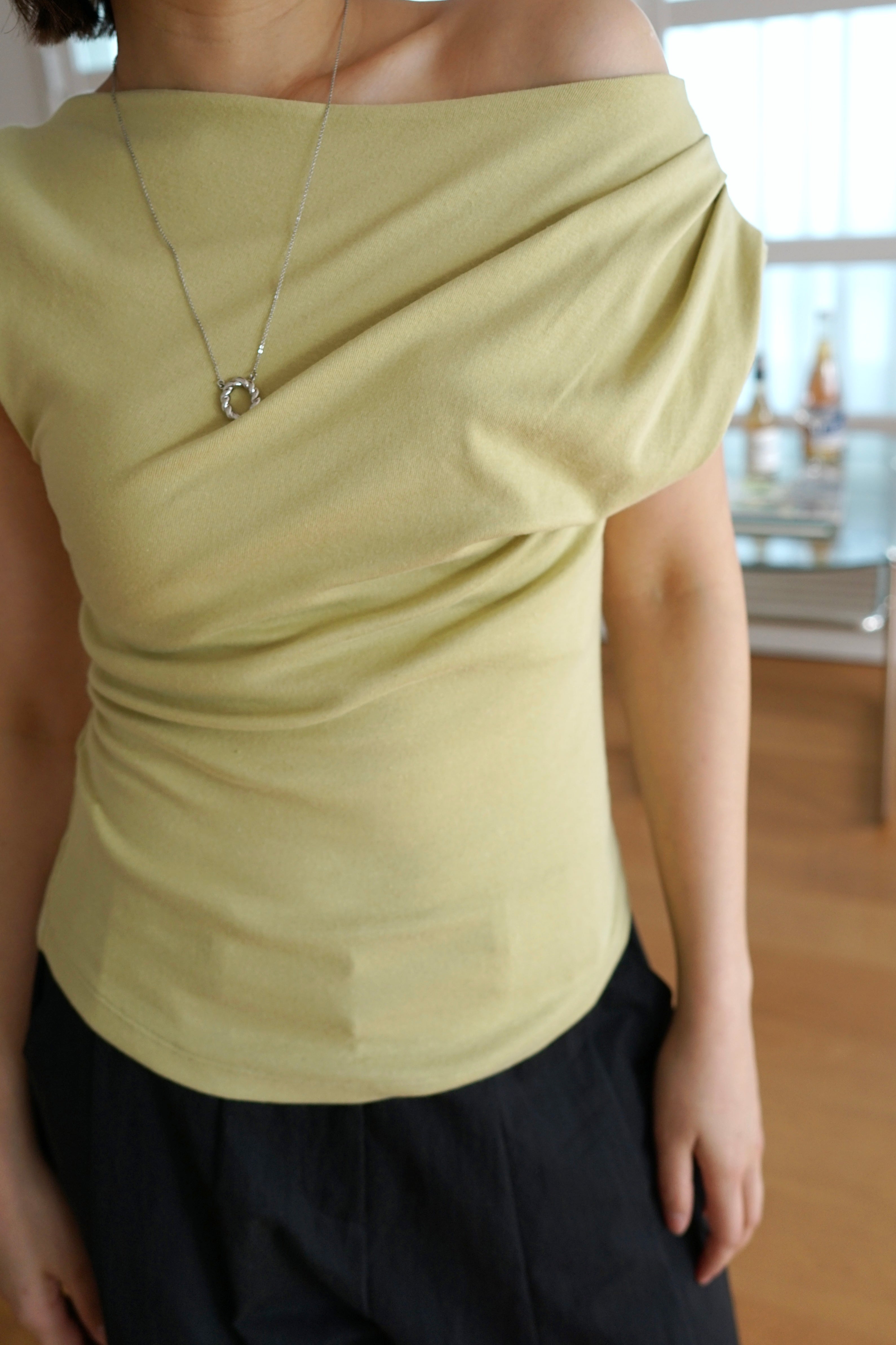 asymmetry twist sleeve soft tee