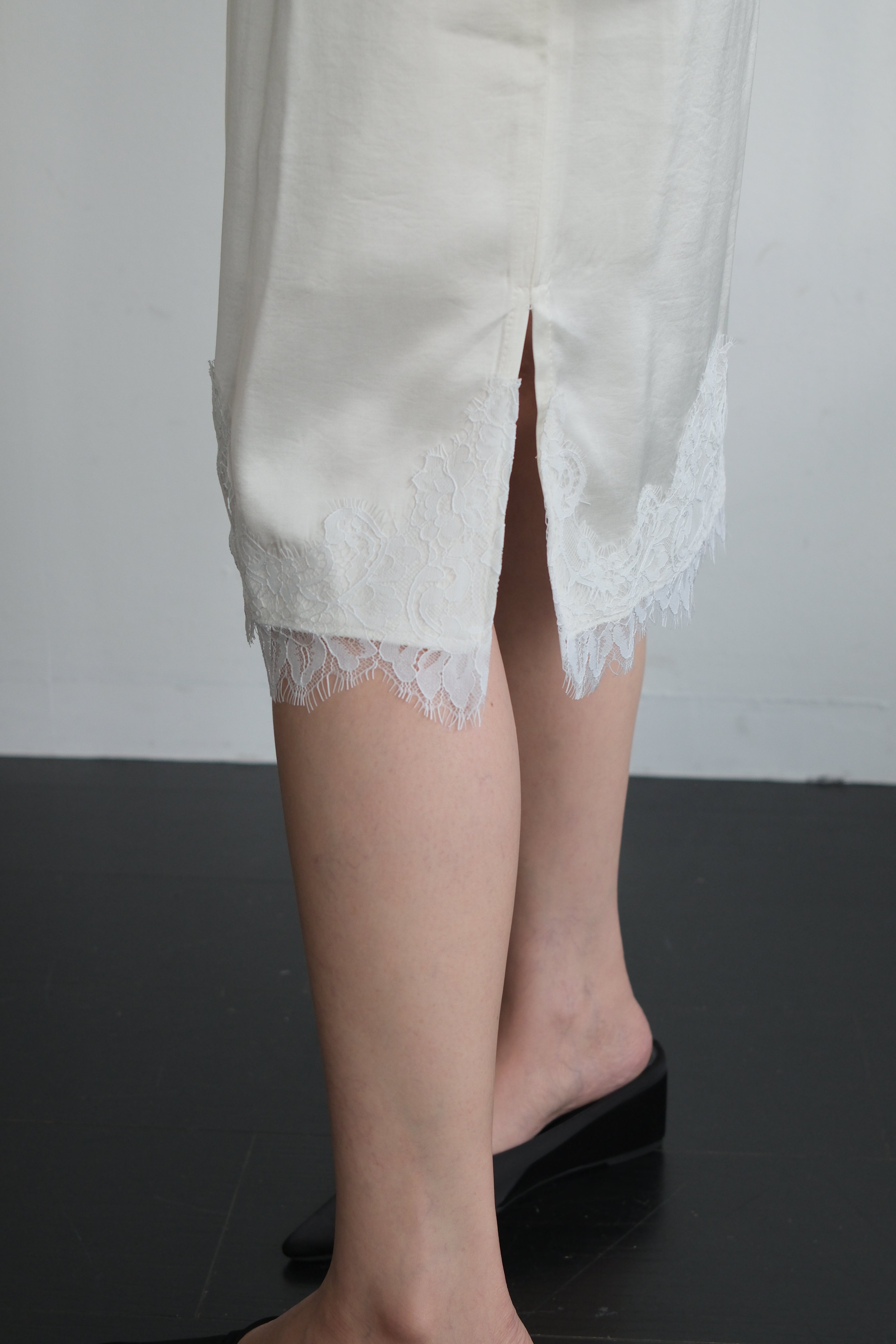 Keem satin lace-trim midi skirt