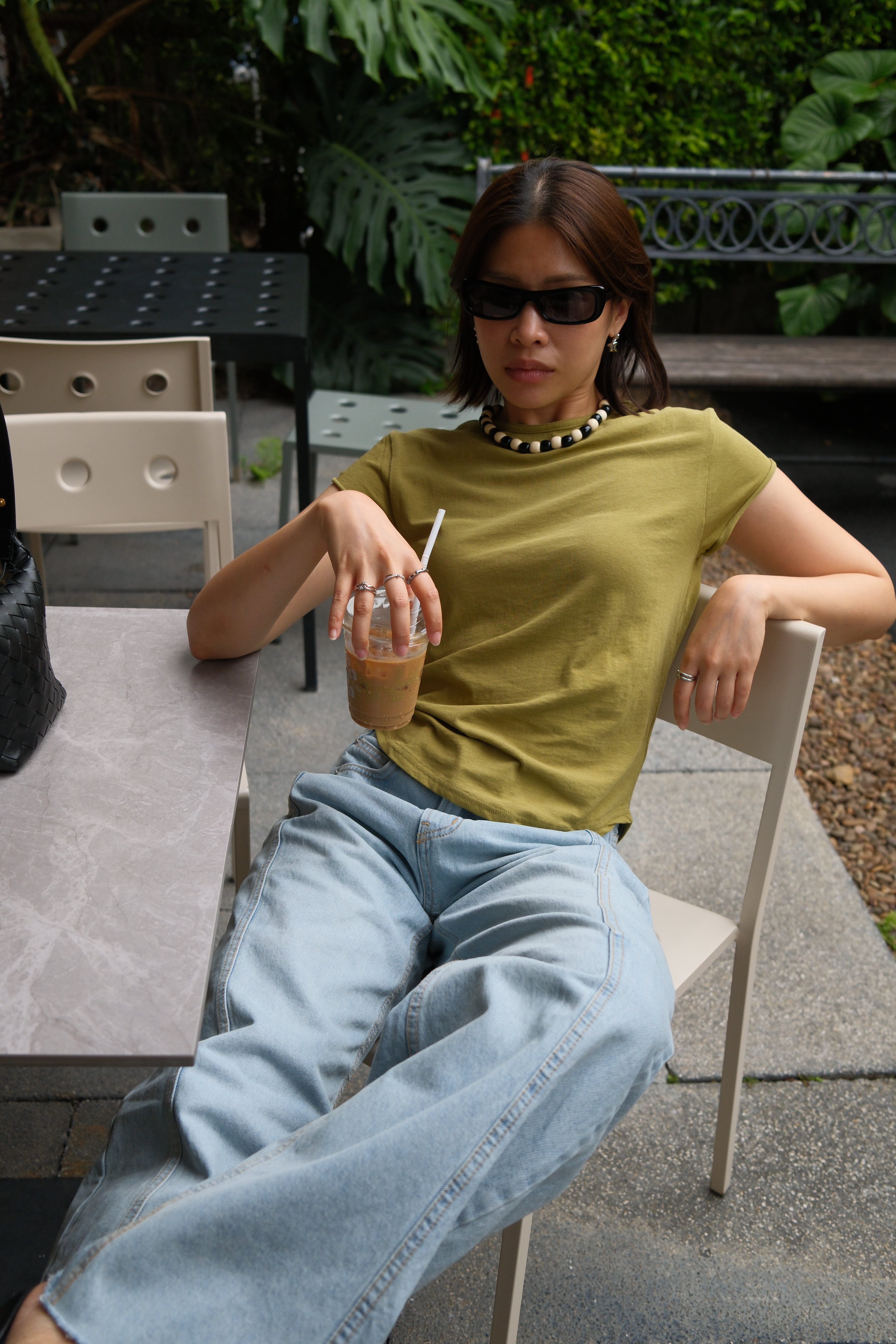 rolled-up sleeve curve tee