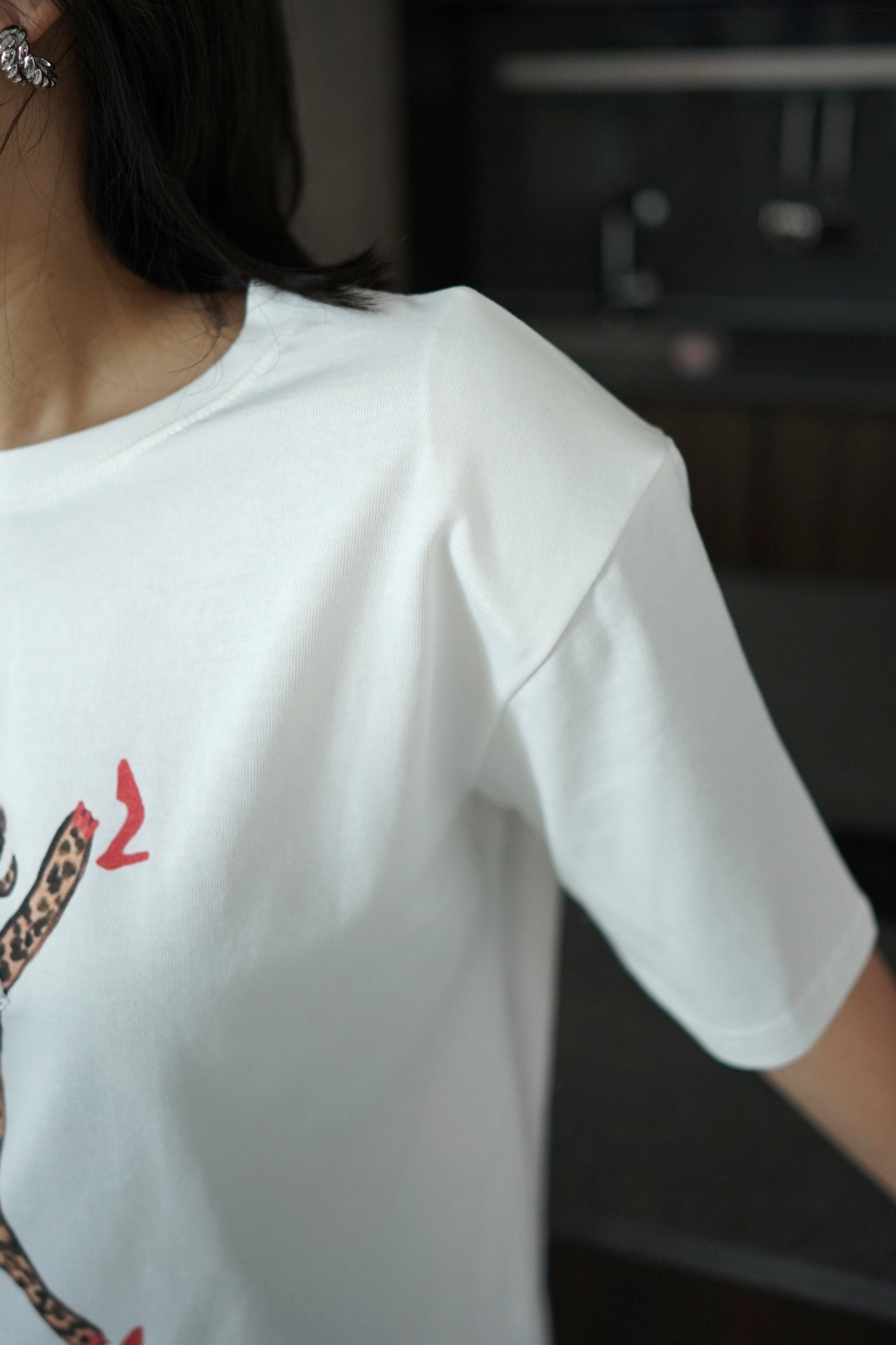 Girly leopard padded shoulder tee
