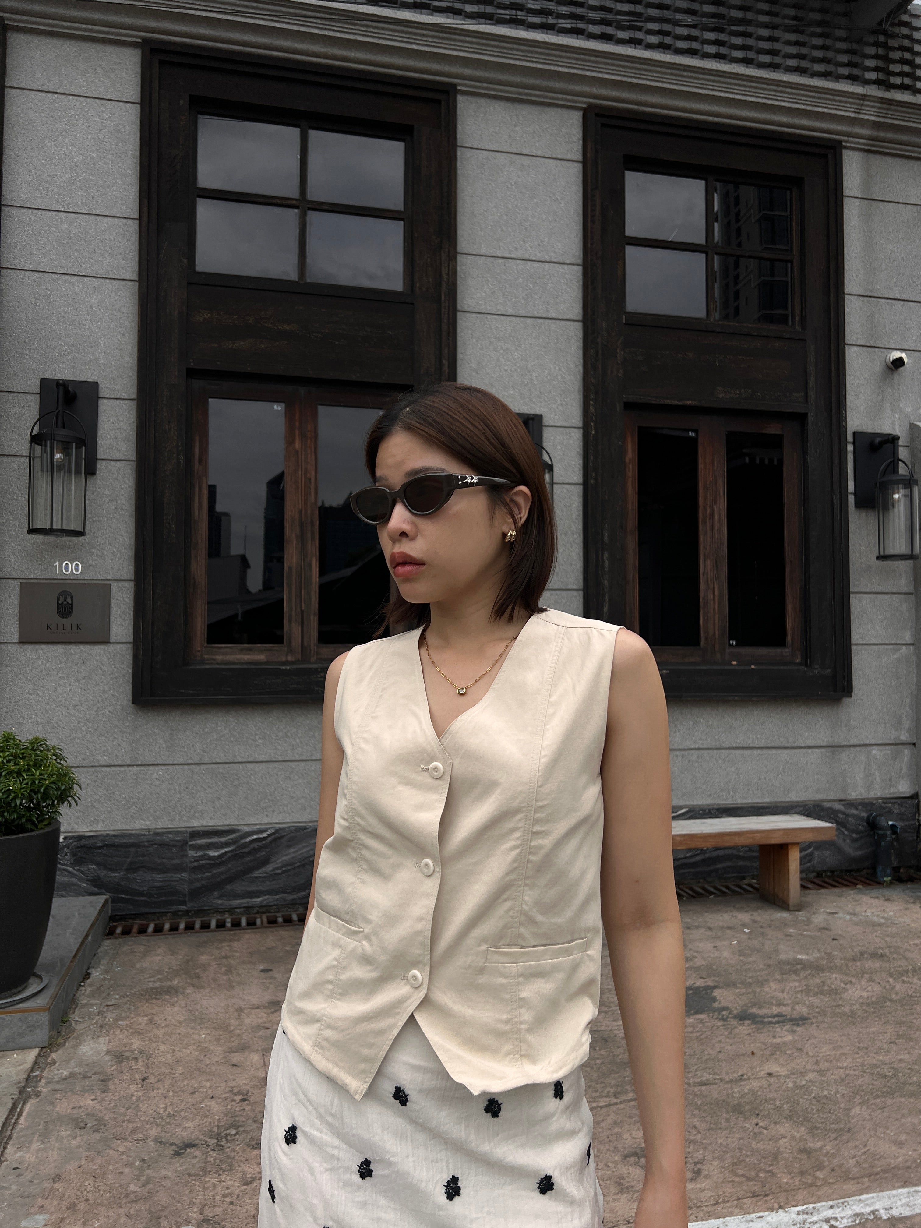 curvy Linen vest