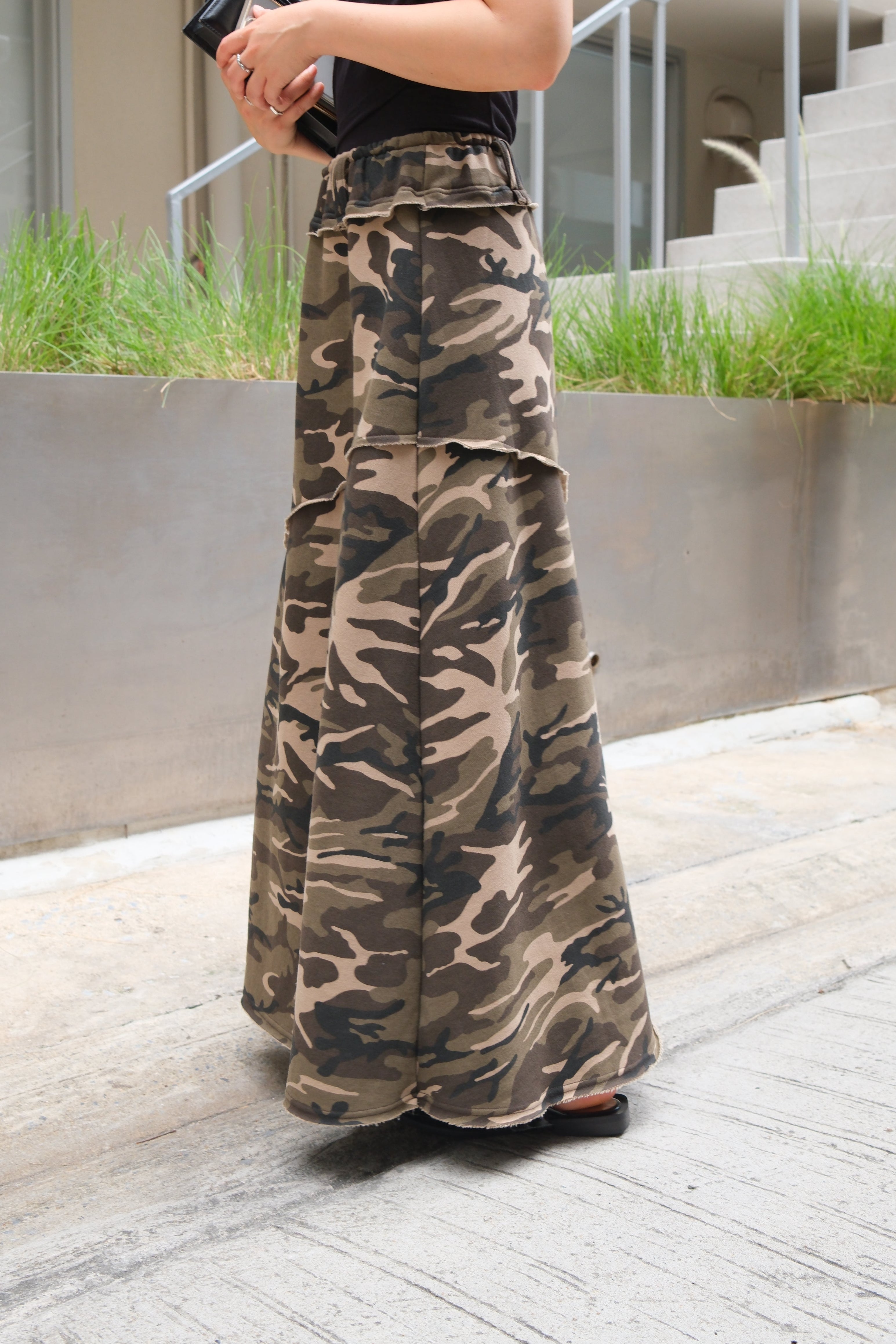 Elasticated waist camo maxi skirt