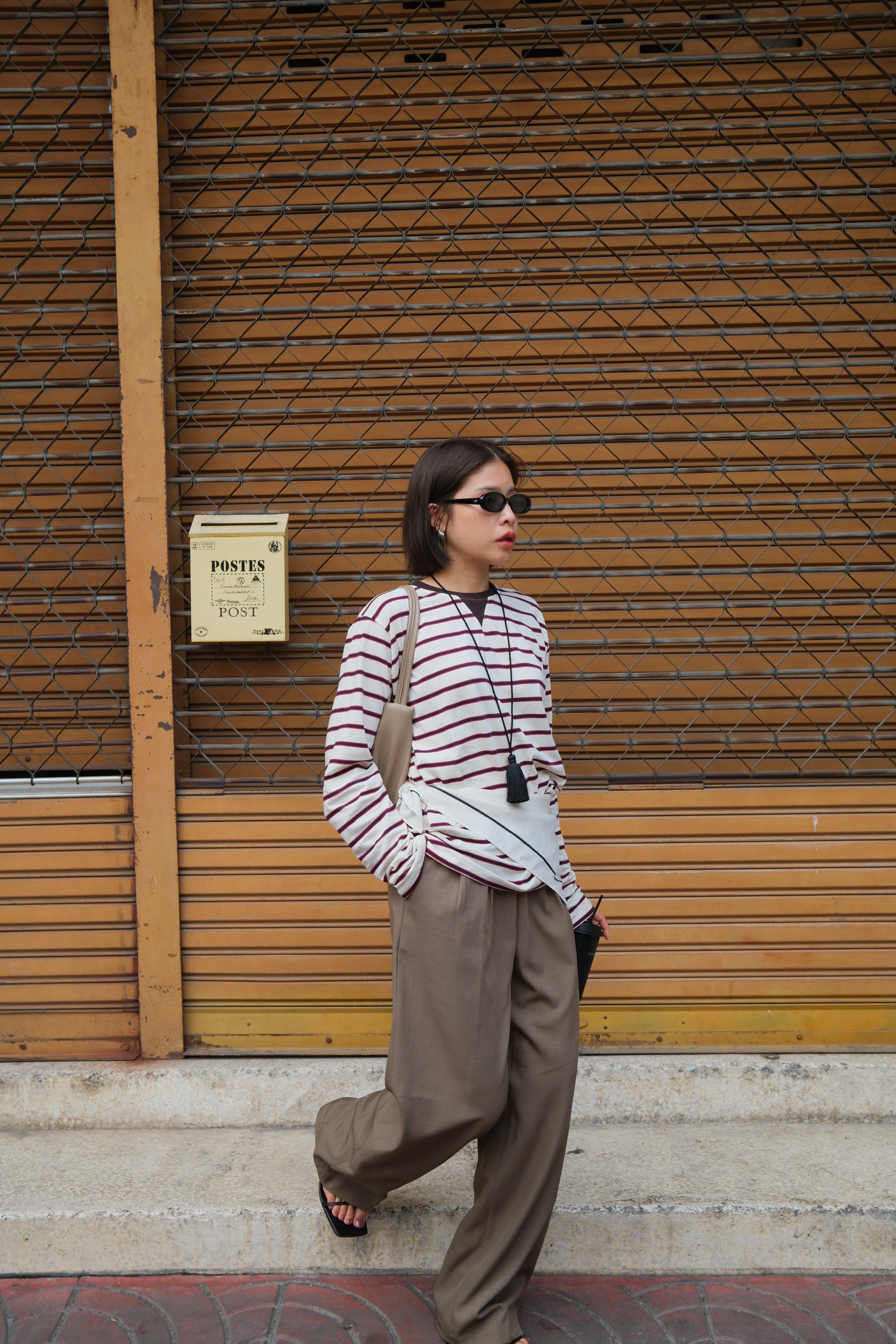 contrast drawstring waist trousers