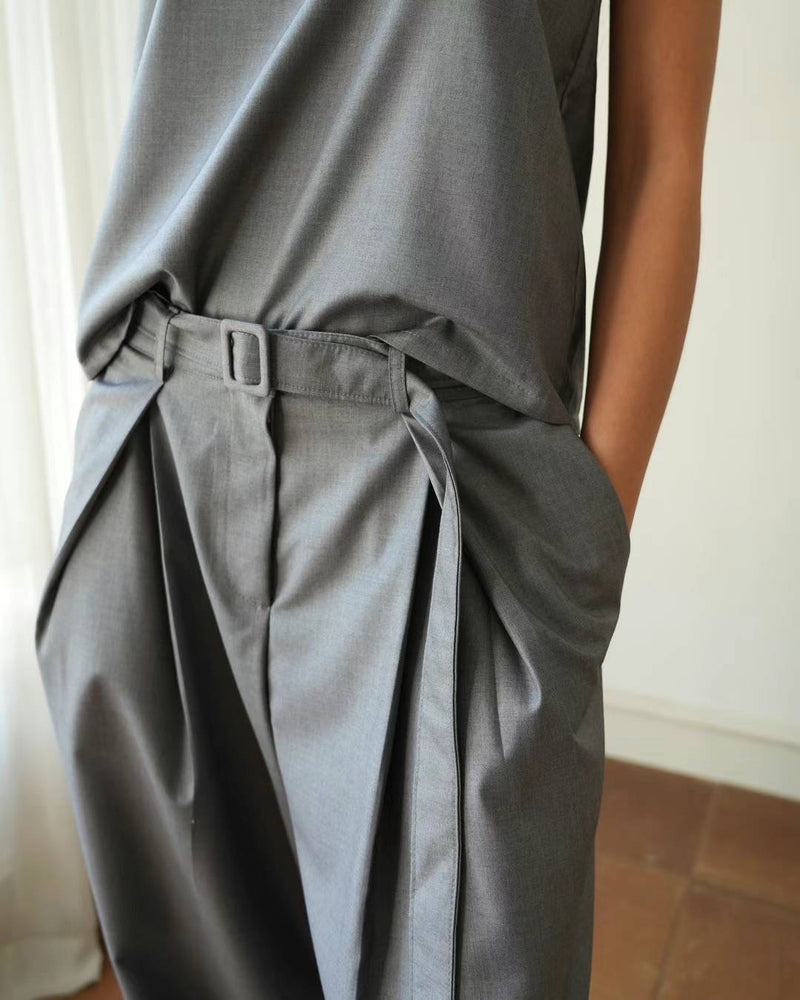 belted trousers