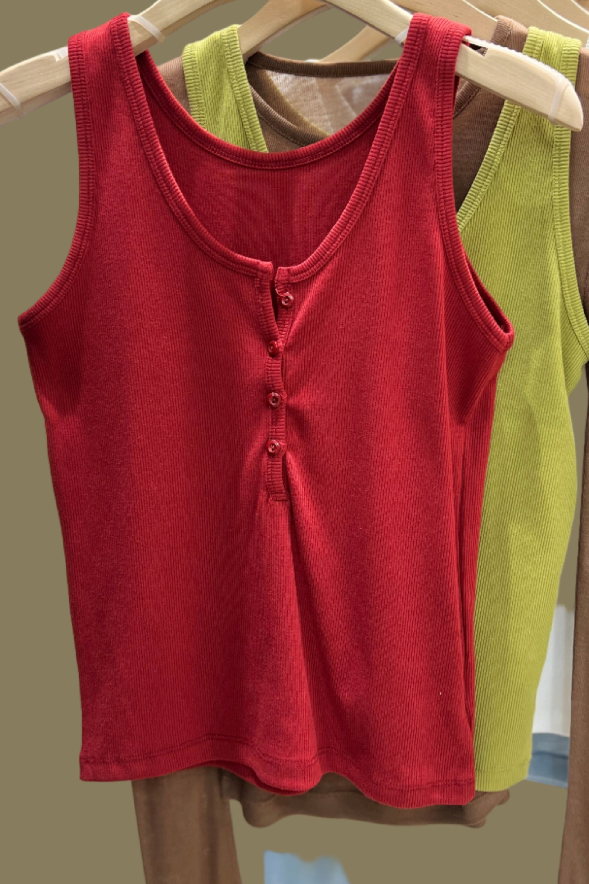 button slim tank top