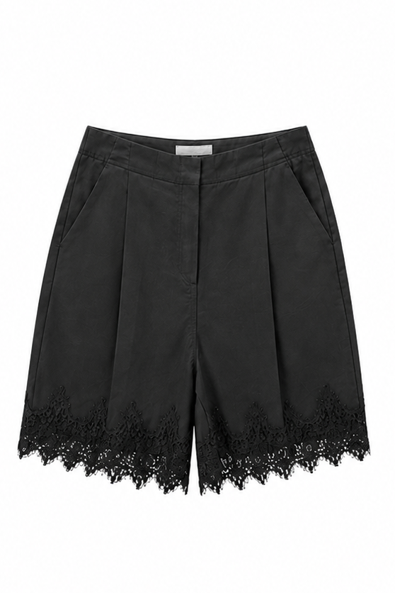 Como Lace Bermuda shorts