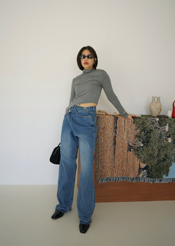 unbalance turtle neck tee