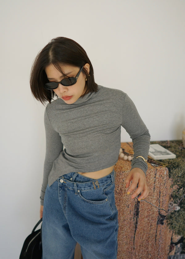 unbalance turtle neck tee