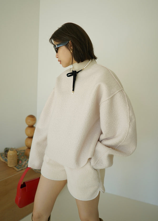 Fleece curve sleeve turtleneck pullover
