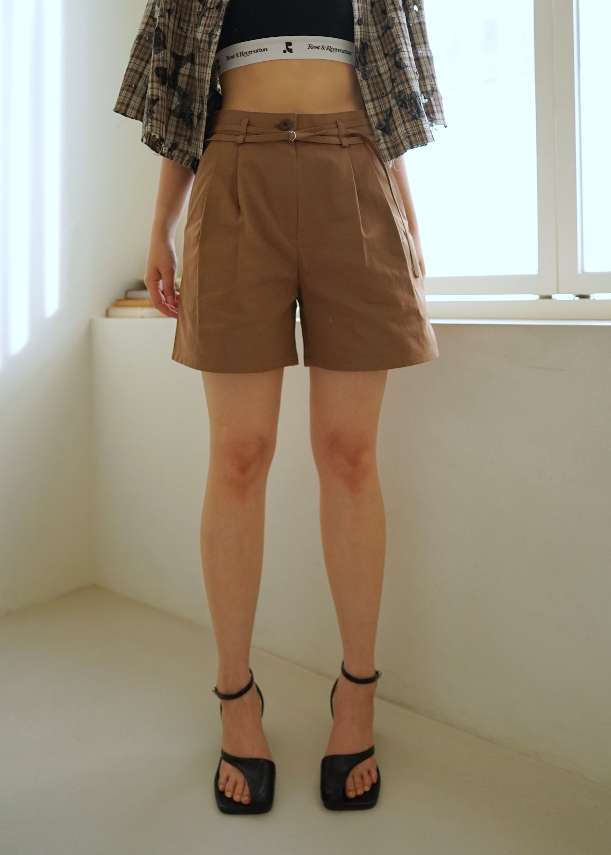 double belted pleated shorts
