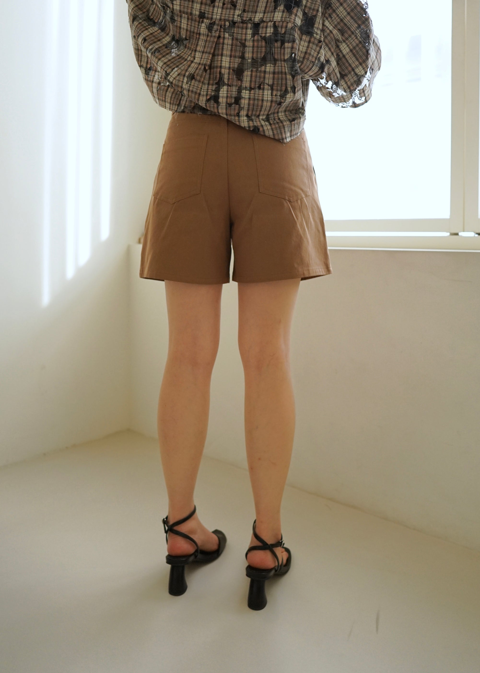 double belted pleated shorts