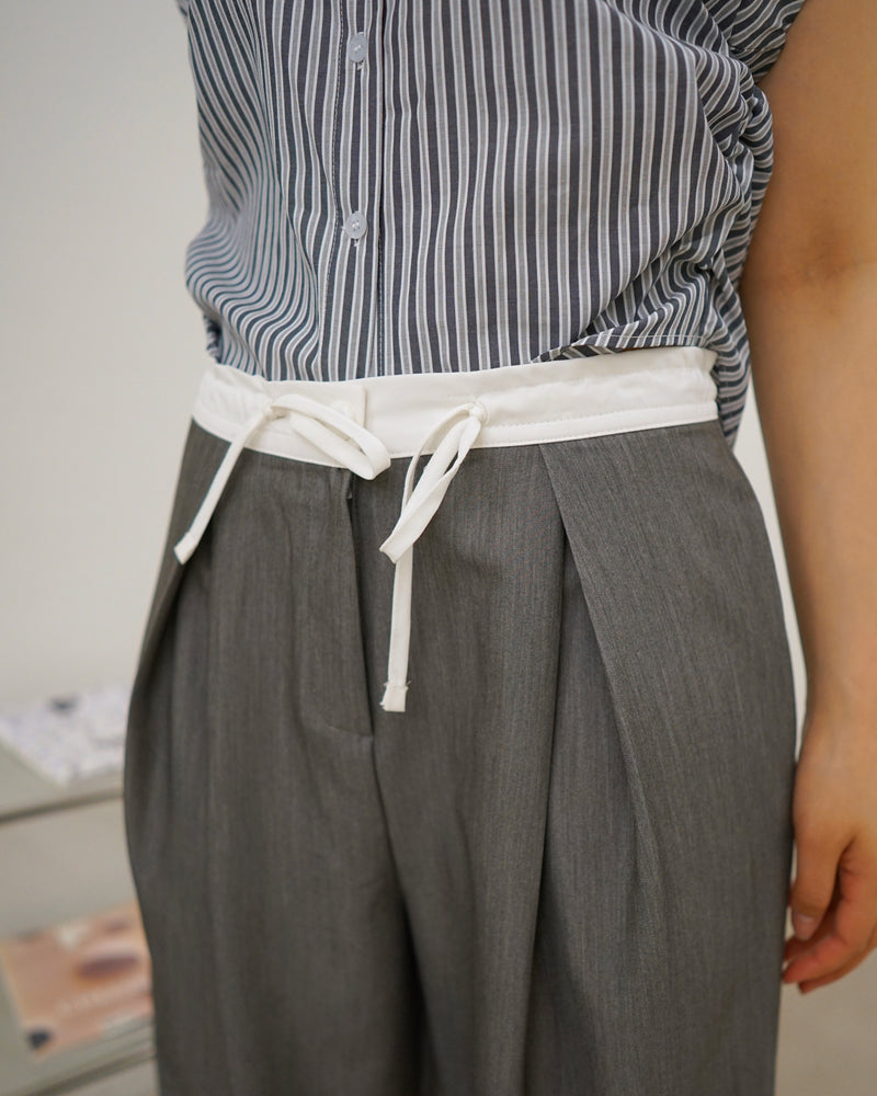 elasticated waistband pleated trousers