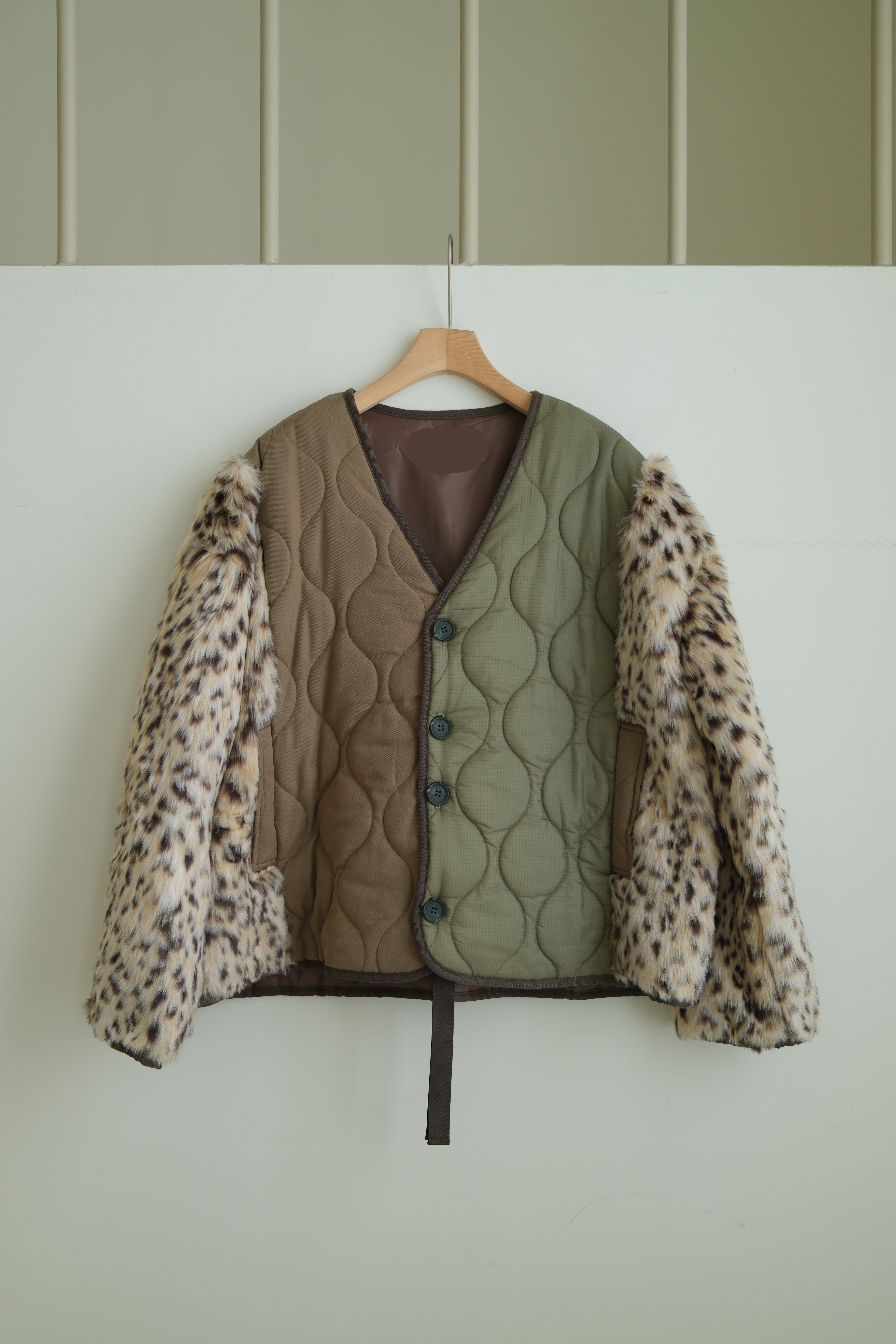 Leopard faux fur sleeve quilted jacket