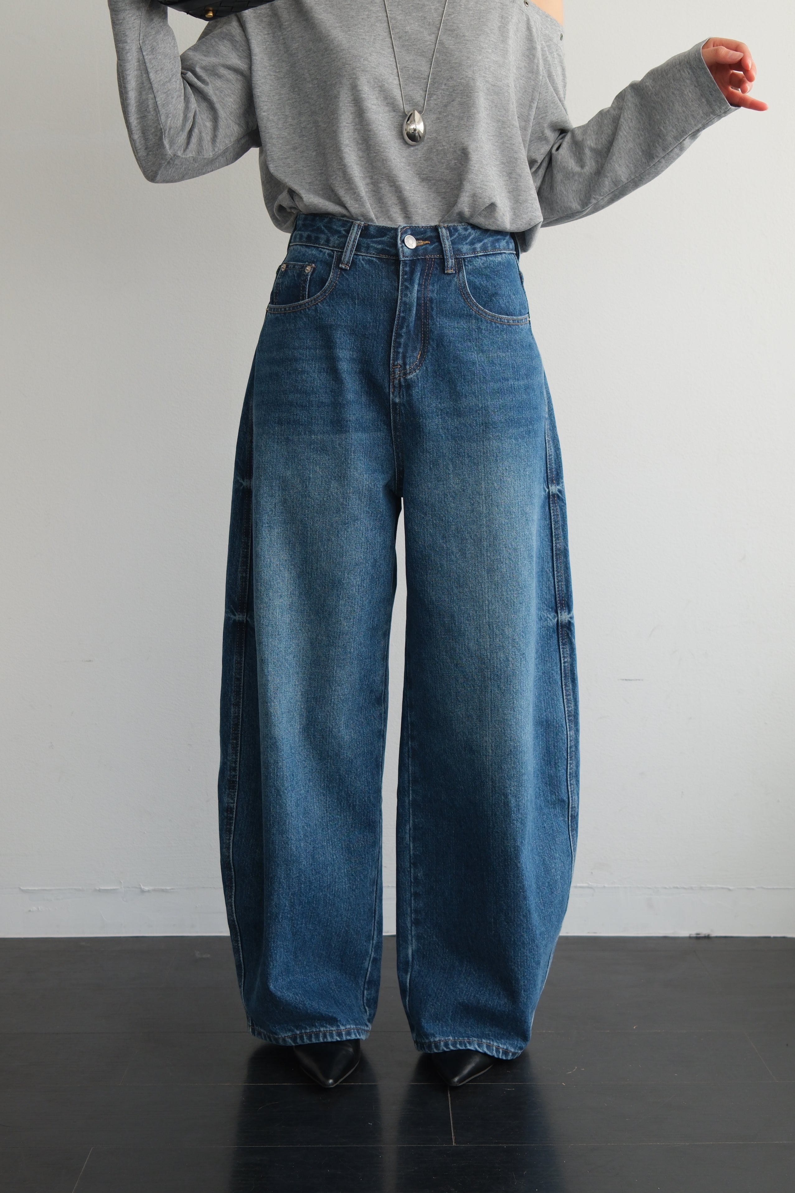 High-Waisted Relaxed Curve Jeans