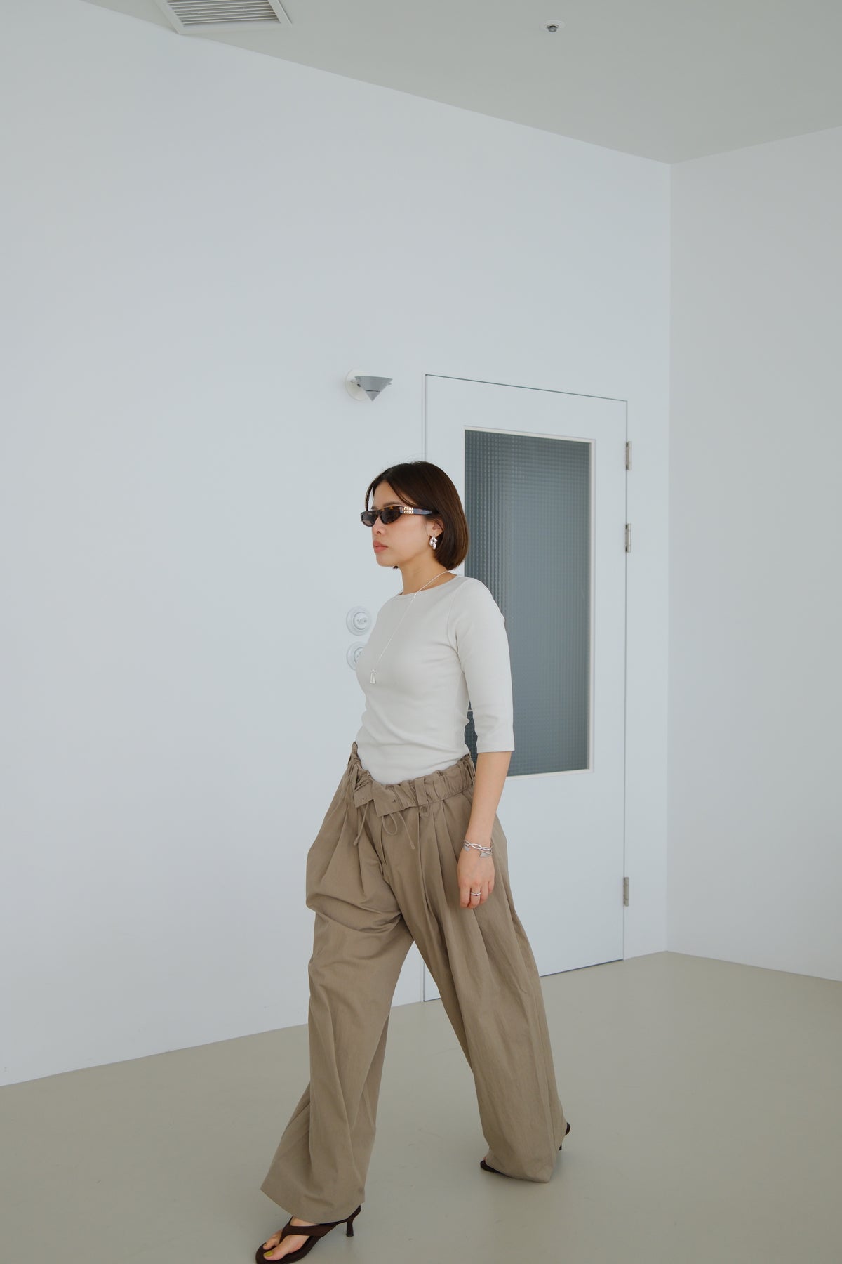 Aven Curved Hem Tee