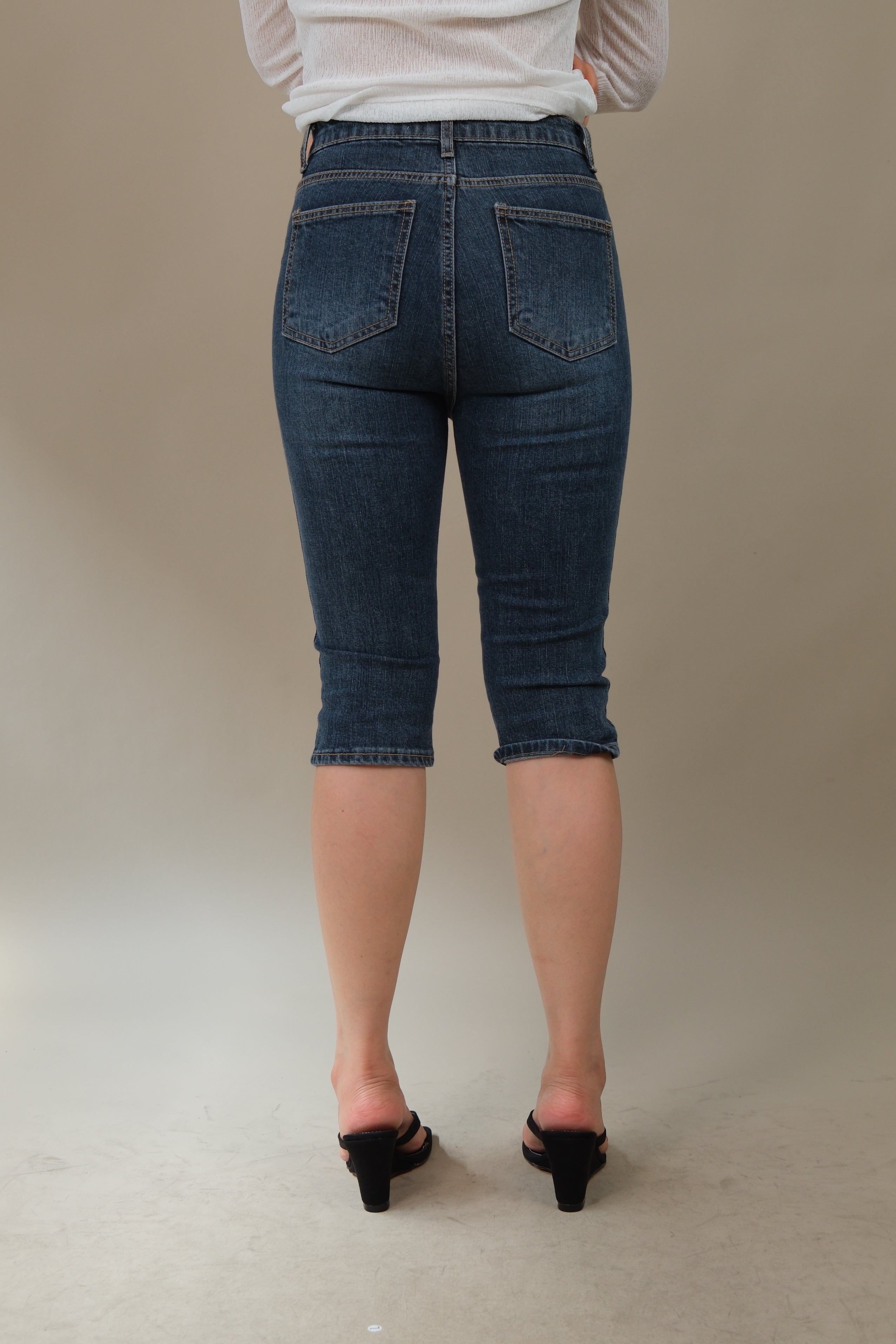 High-waist denim capri pants