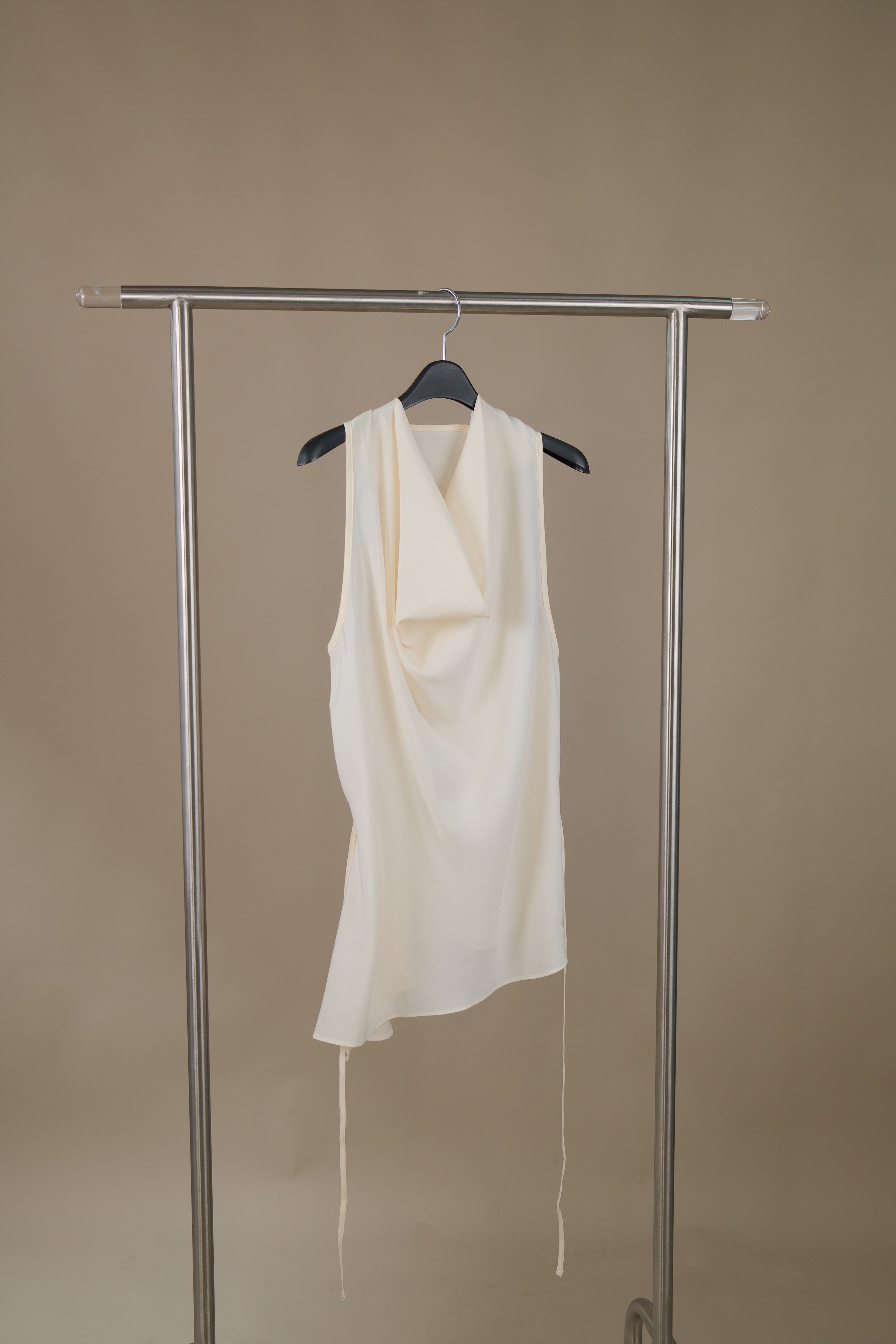 Glaze halter unbalance blouse