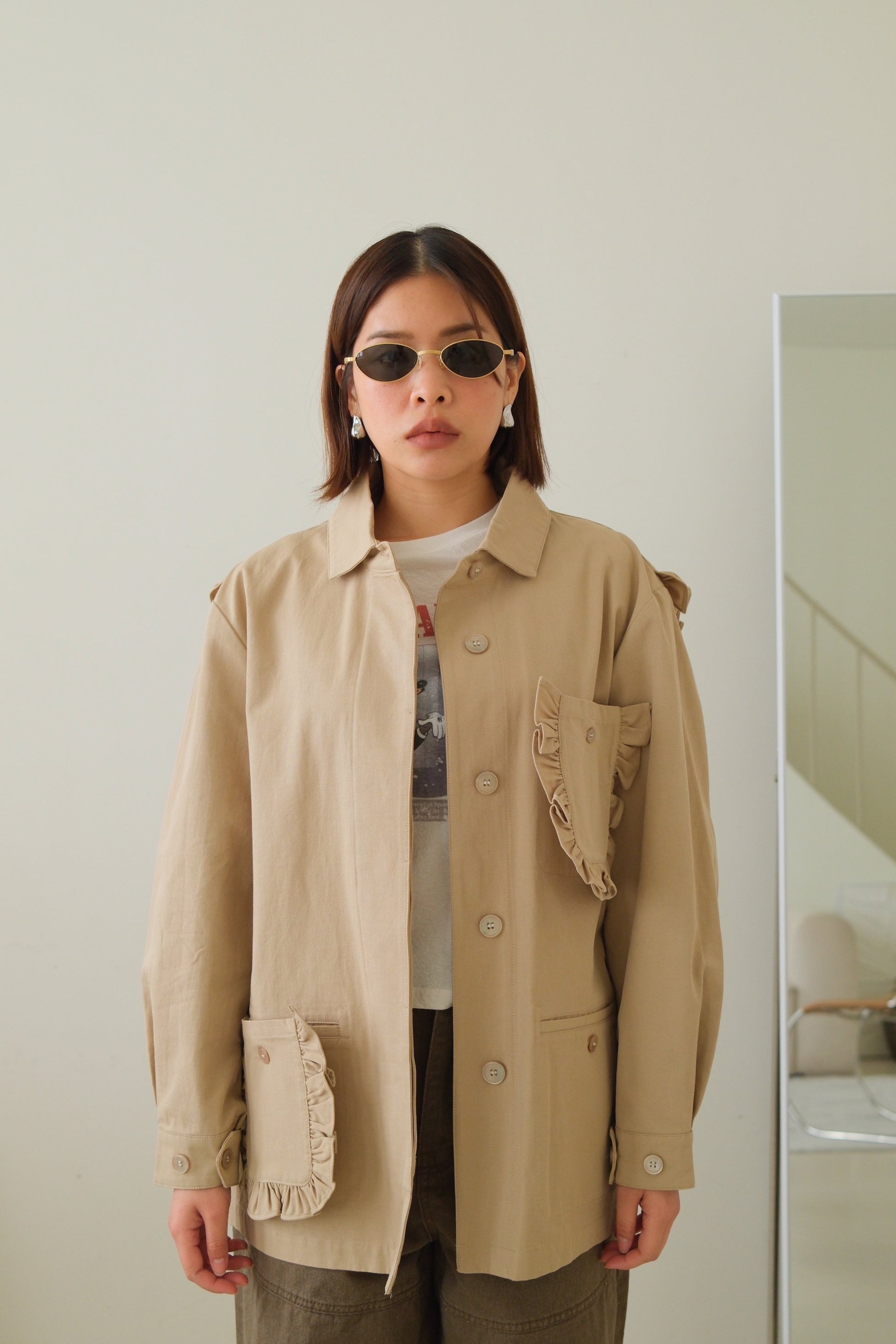 Frill jacket with removable pocket