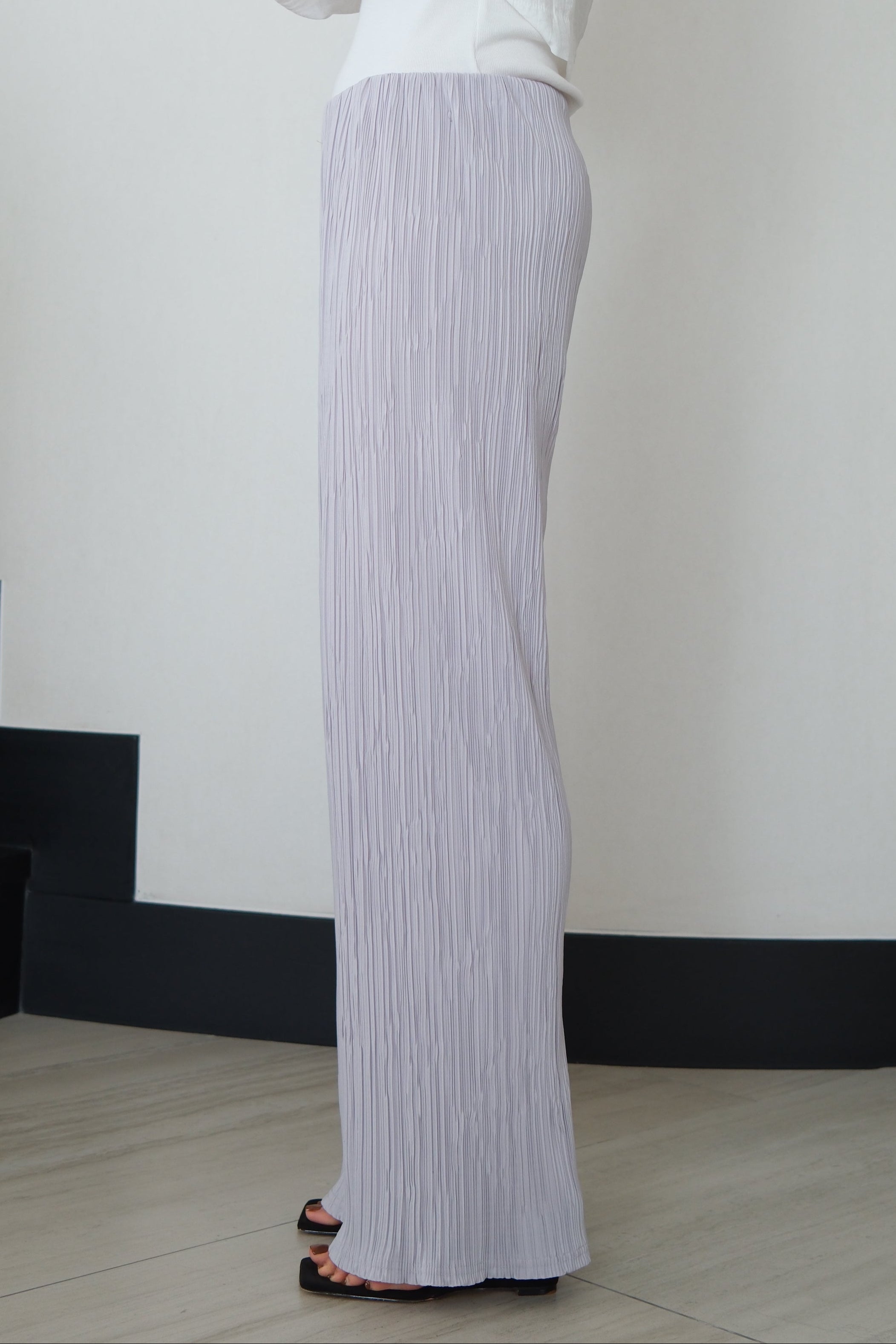 Hanni Pleated Flare Pants