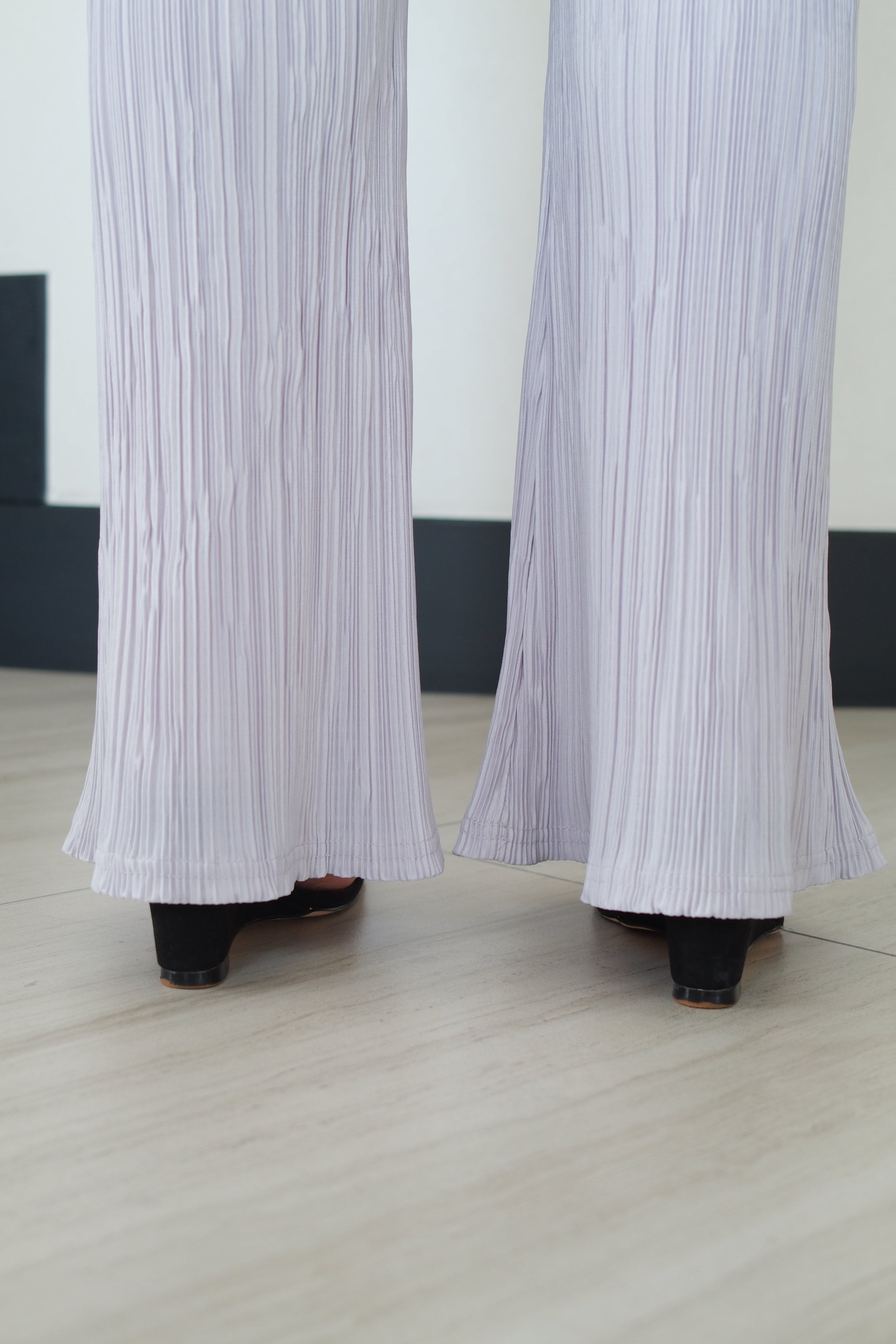 Hanni Pleated Flare Pants