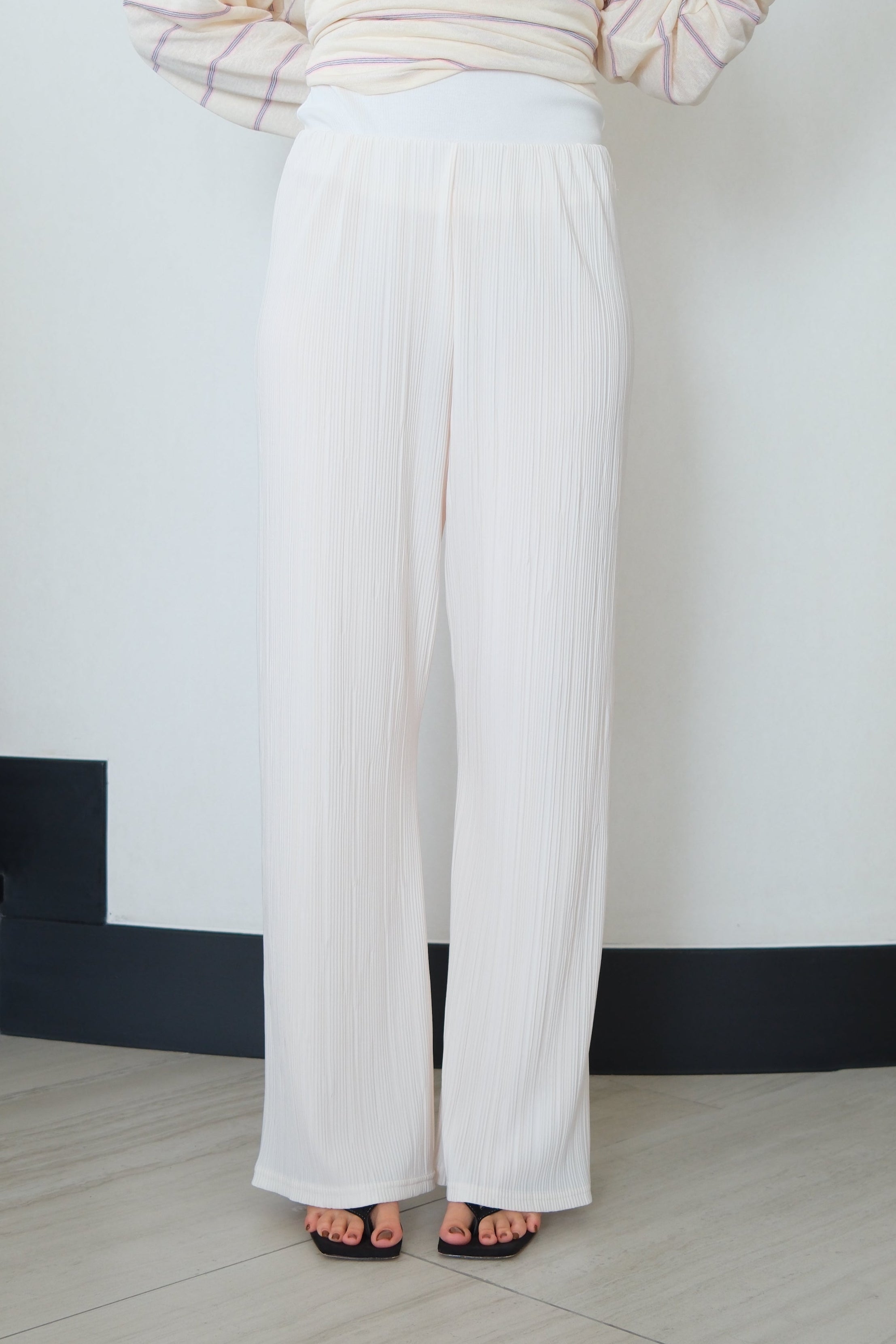 Hanni Pleated Flare Pants