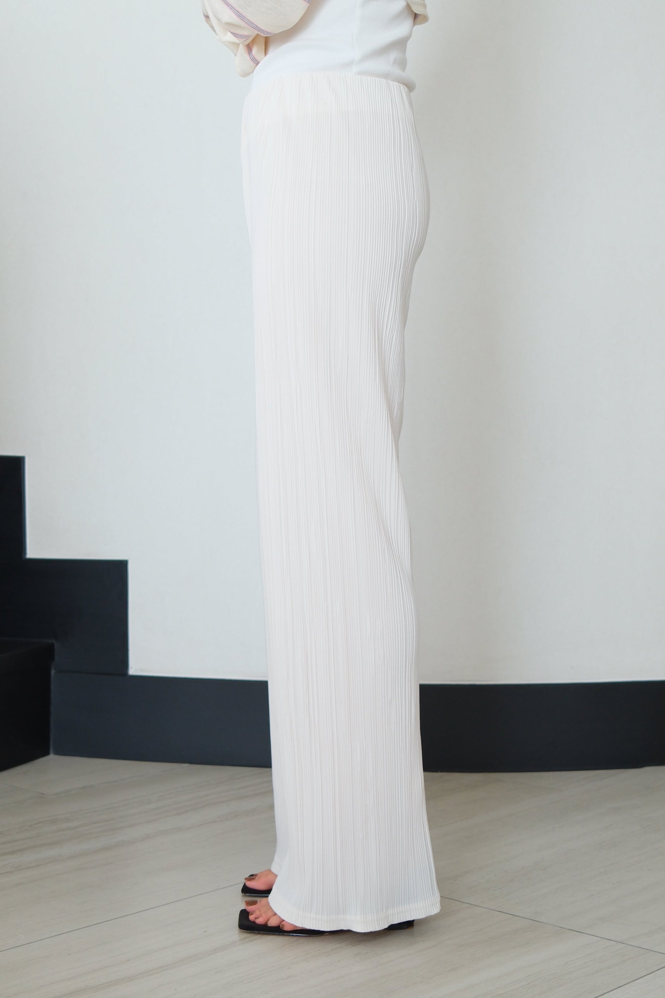 Hanni Pleated Flare Pants