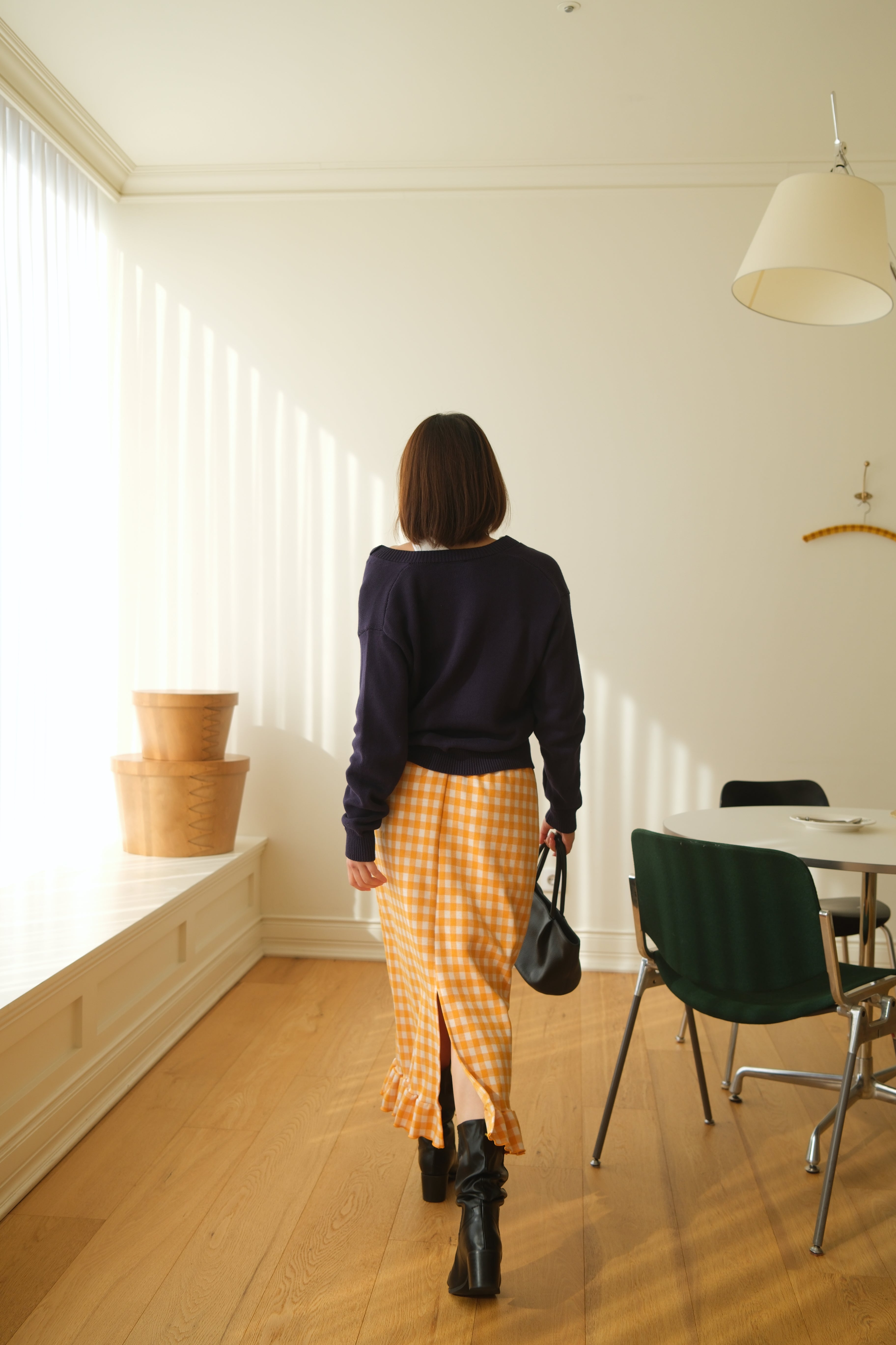 Deep v neck bold button knit sweatshirt