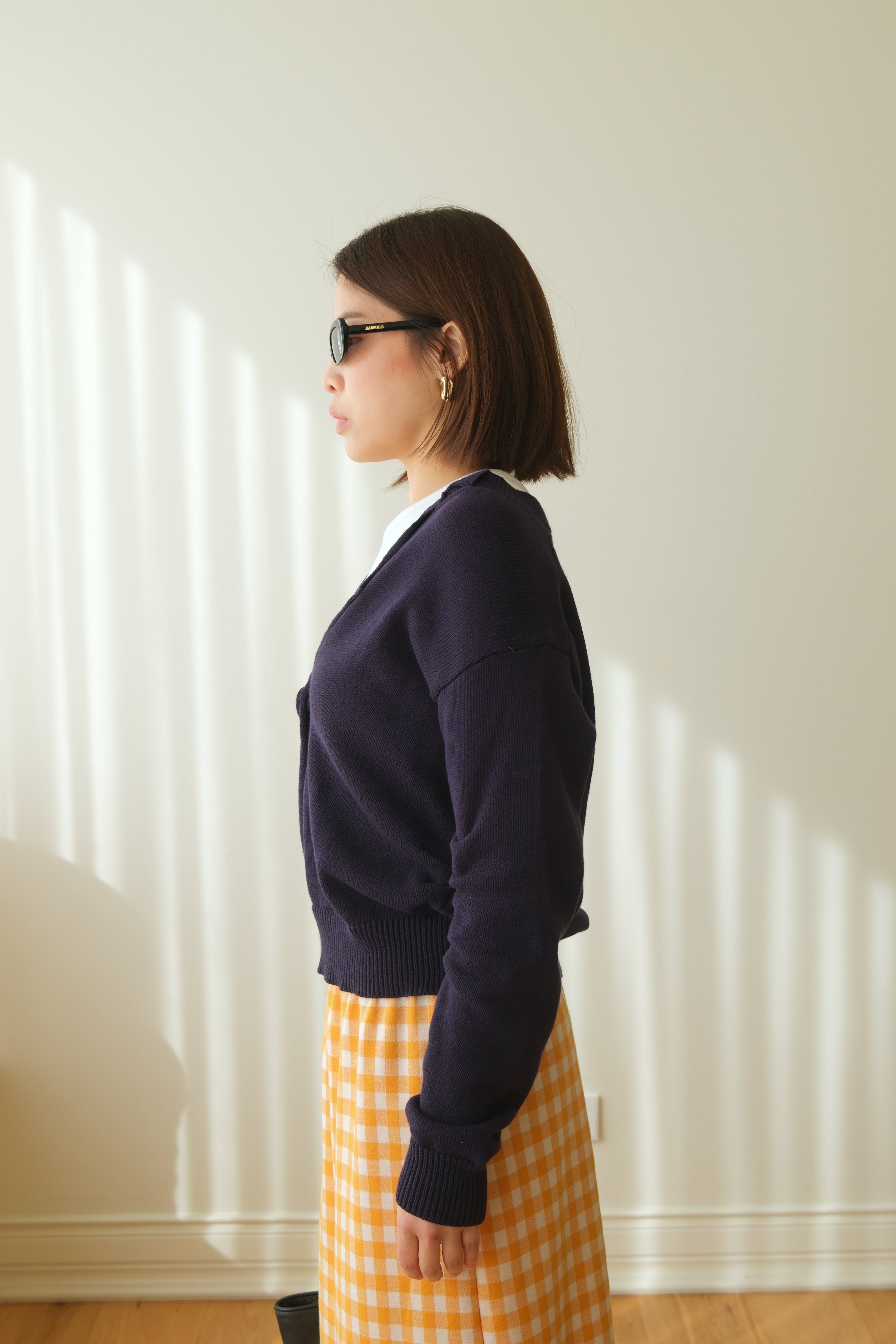 Deep v neck bold button knit sweatshirt