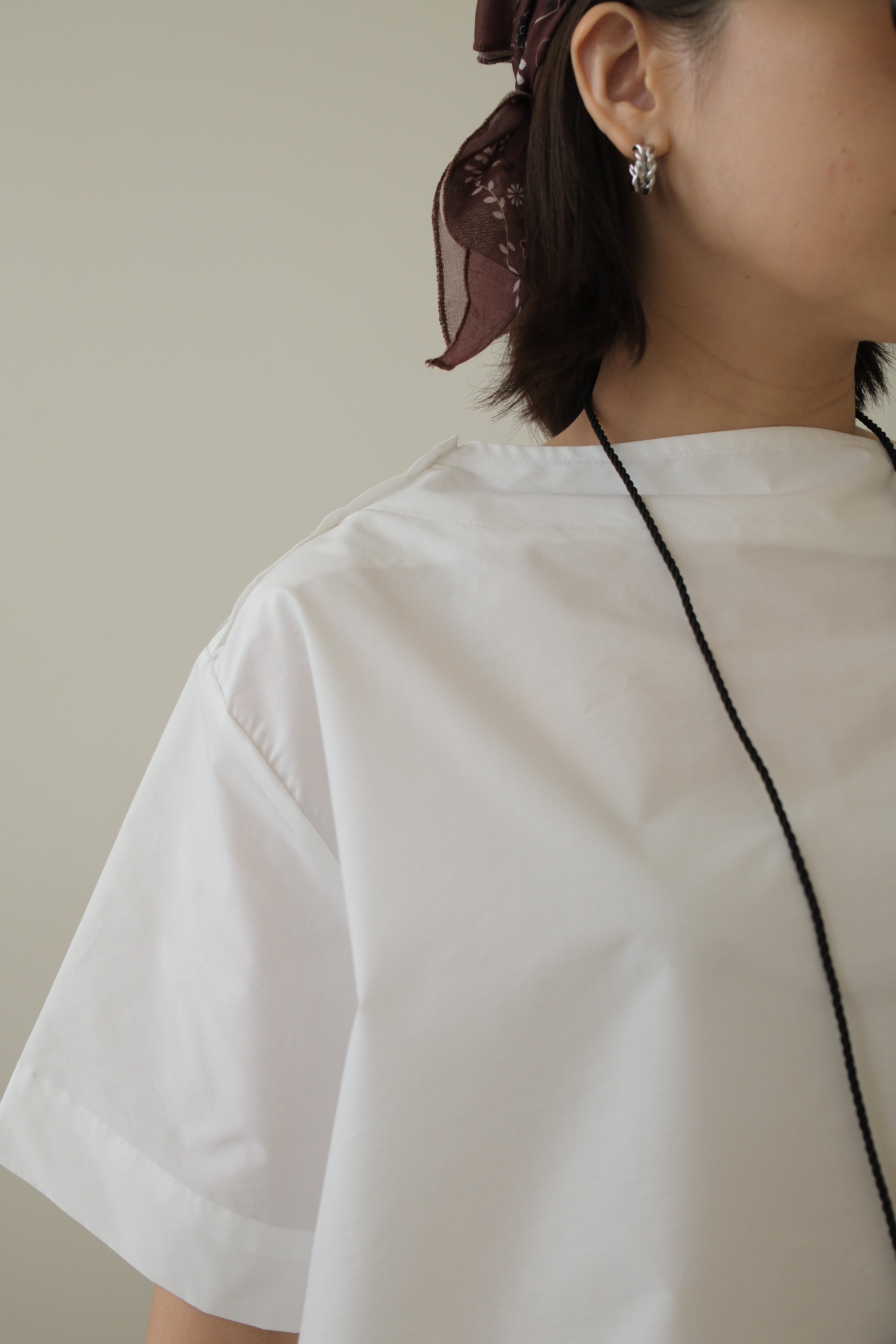 boat neck short-sleeve blouse