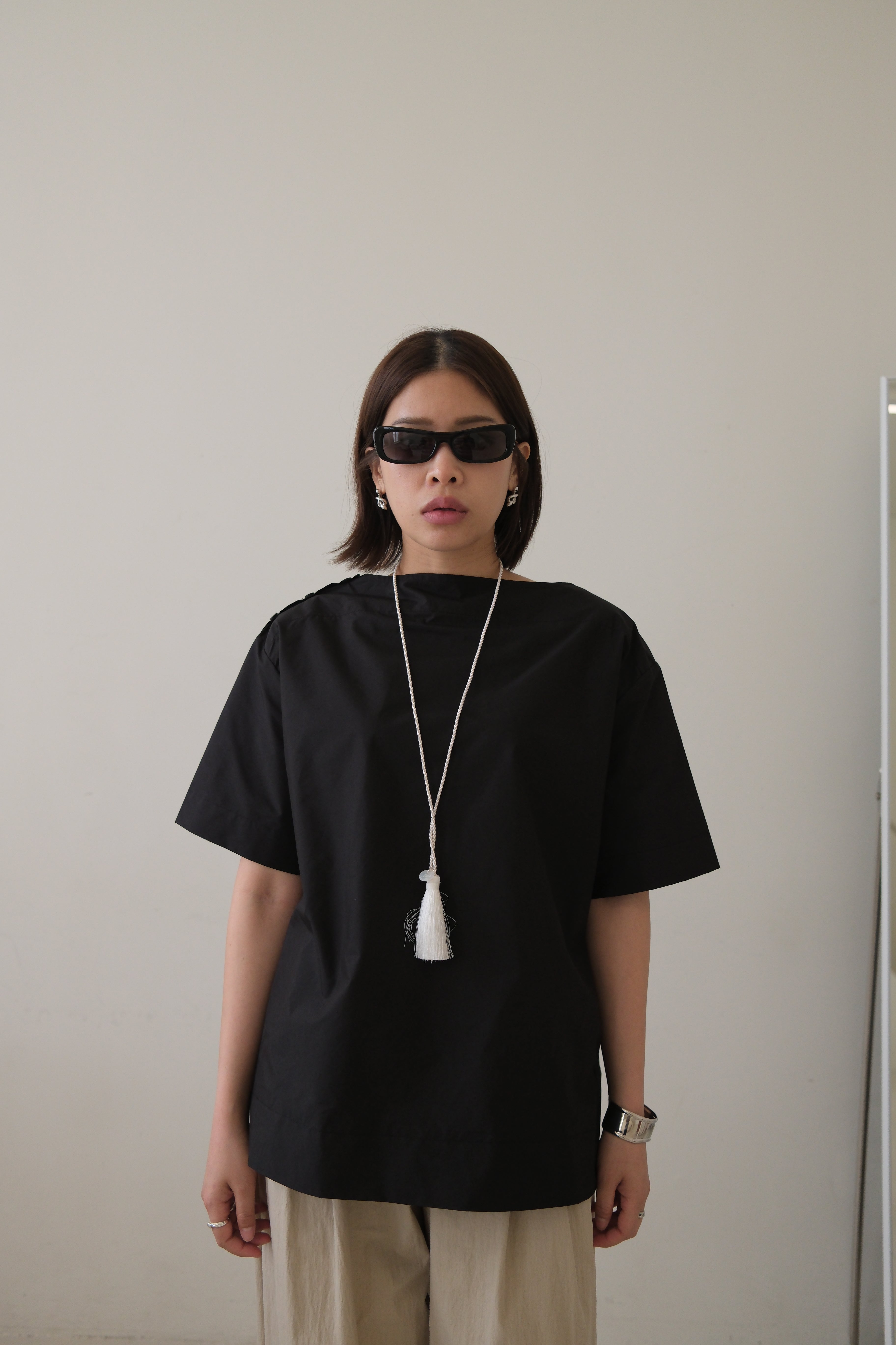 boat neck short-sleeve blouse