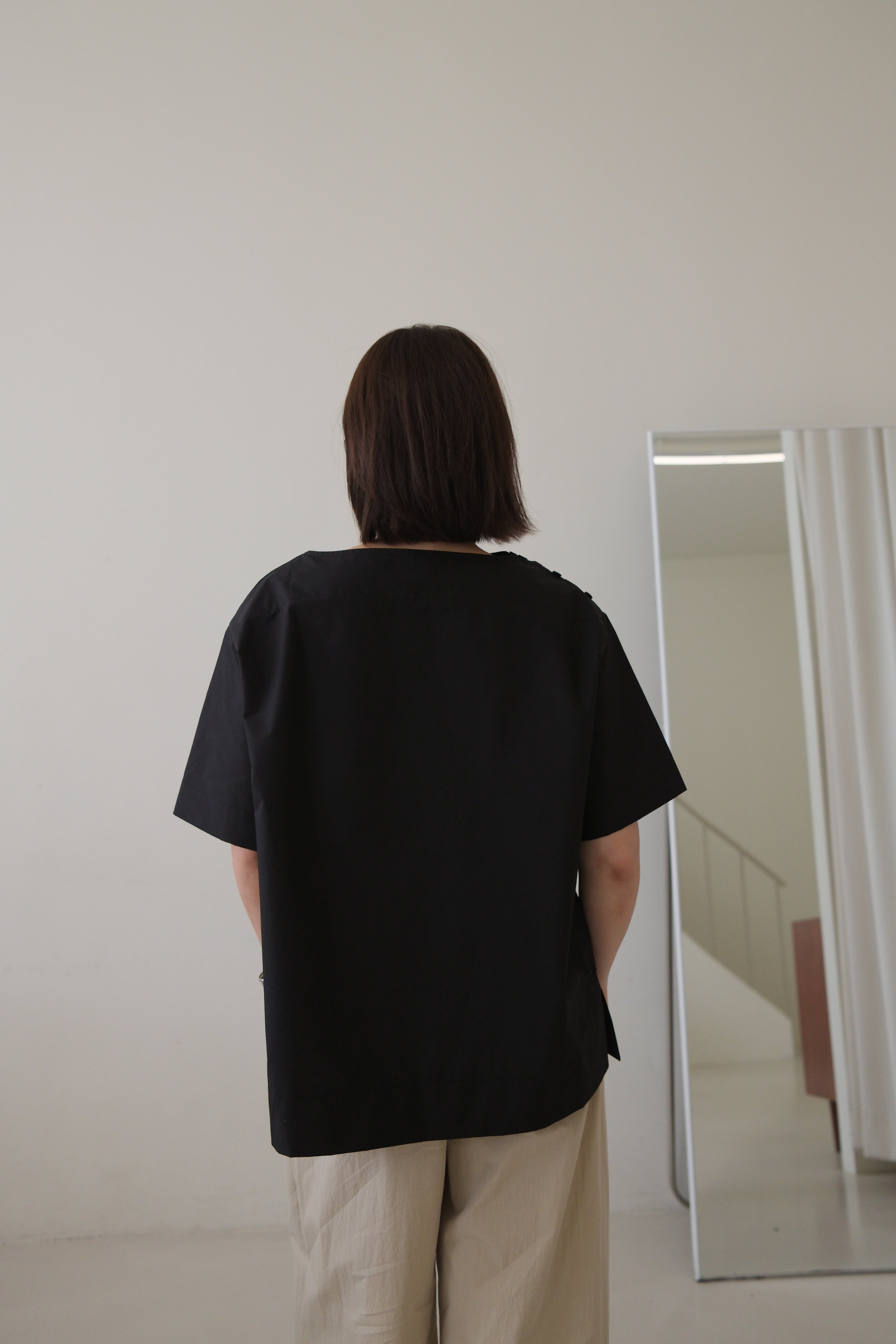 boat neck short-sleeve blouse