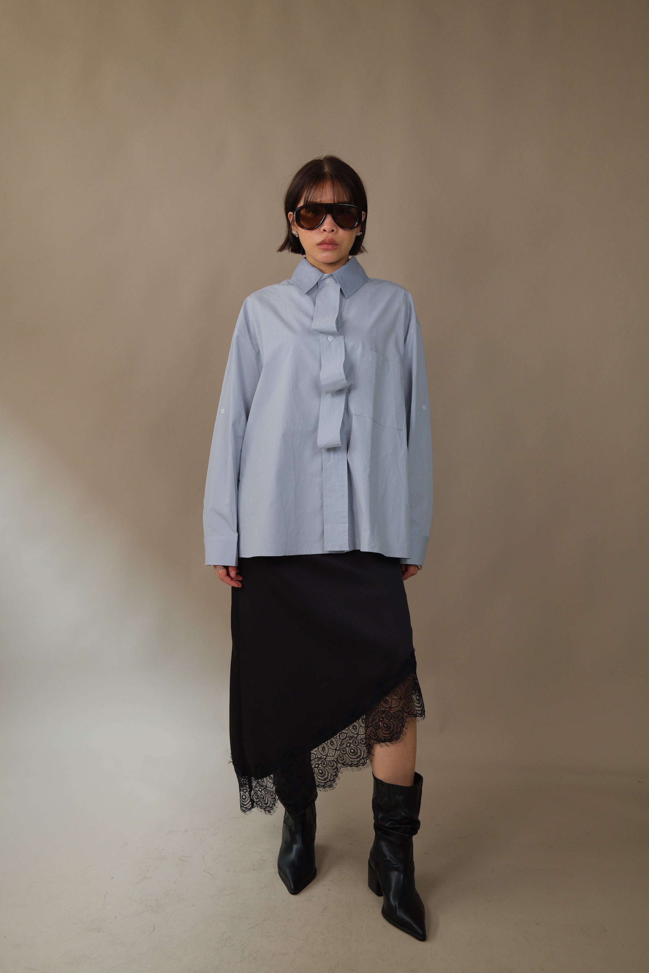 Kalm removable collar and tape shirt