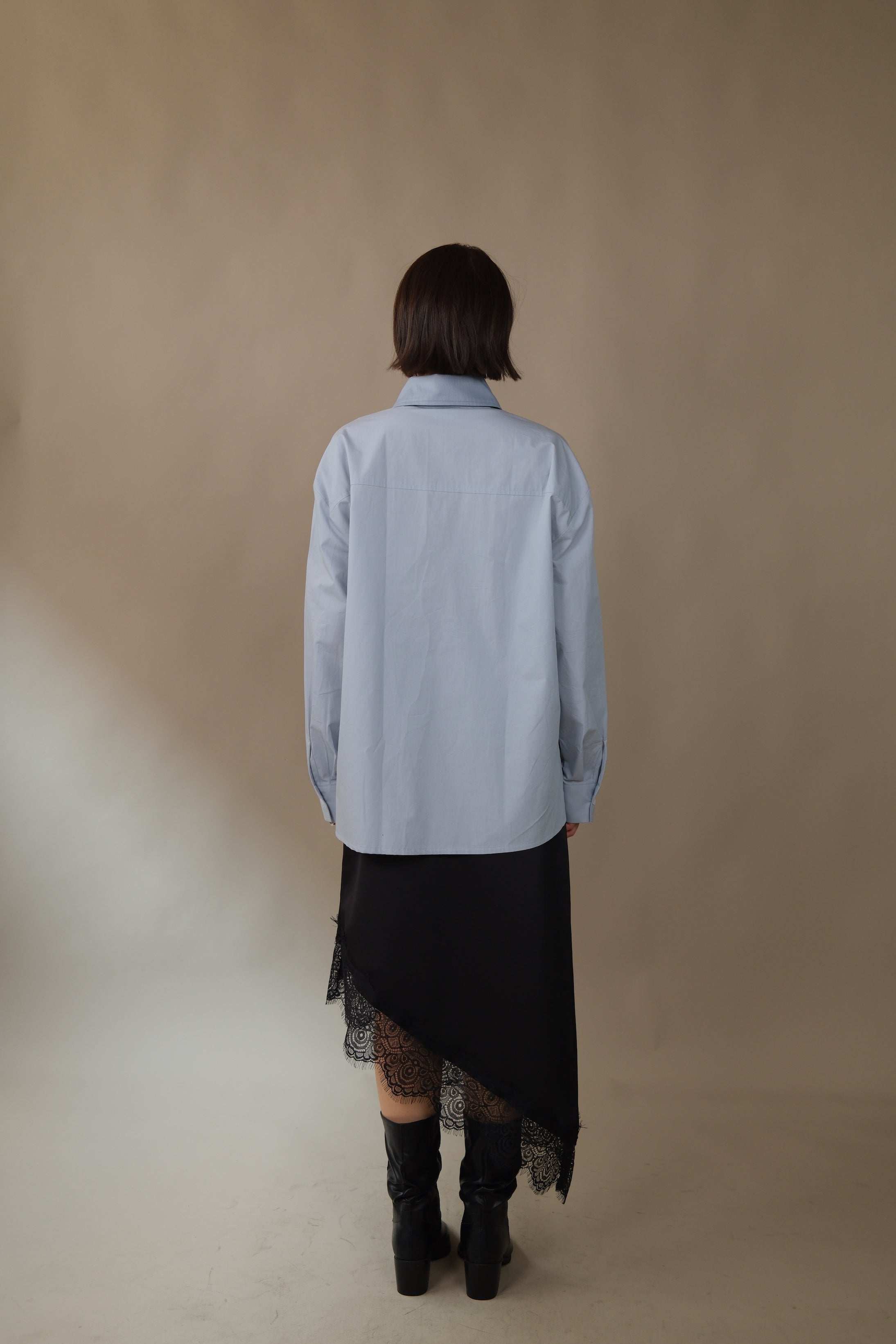 Kalm removable collar and tape shirt