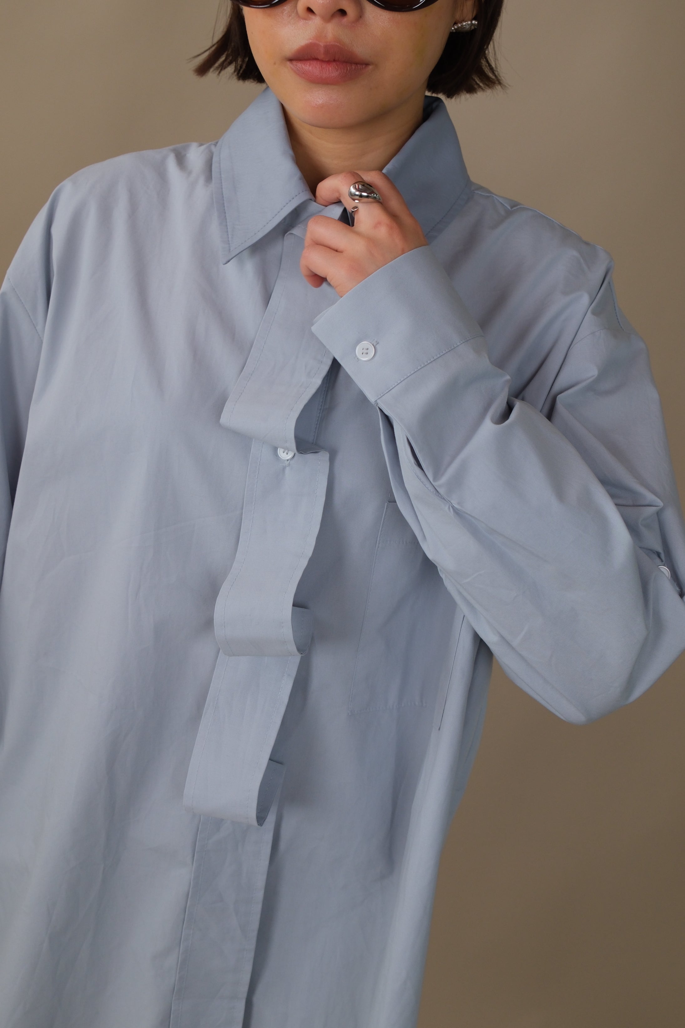 Kalm removable collar and tape shirt