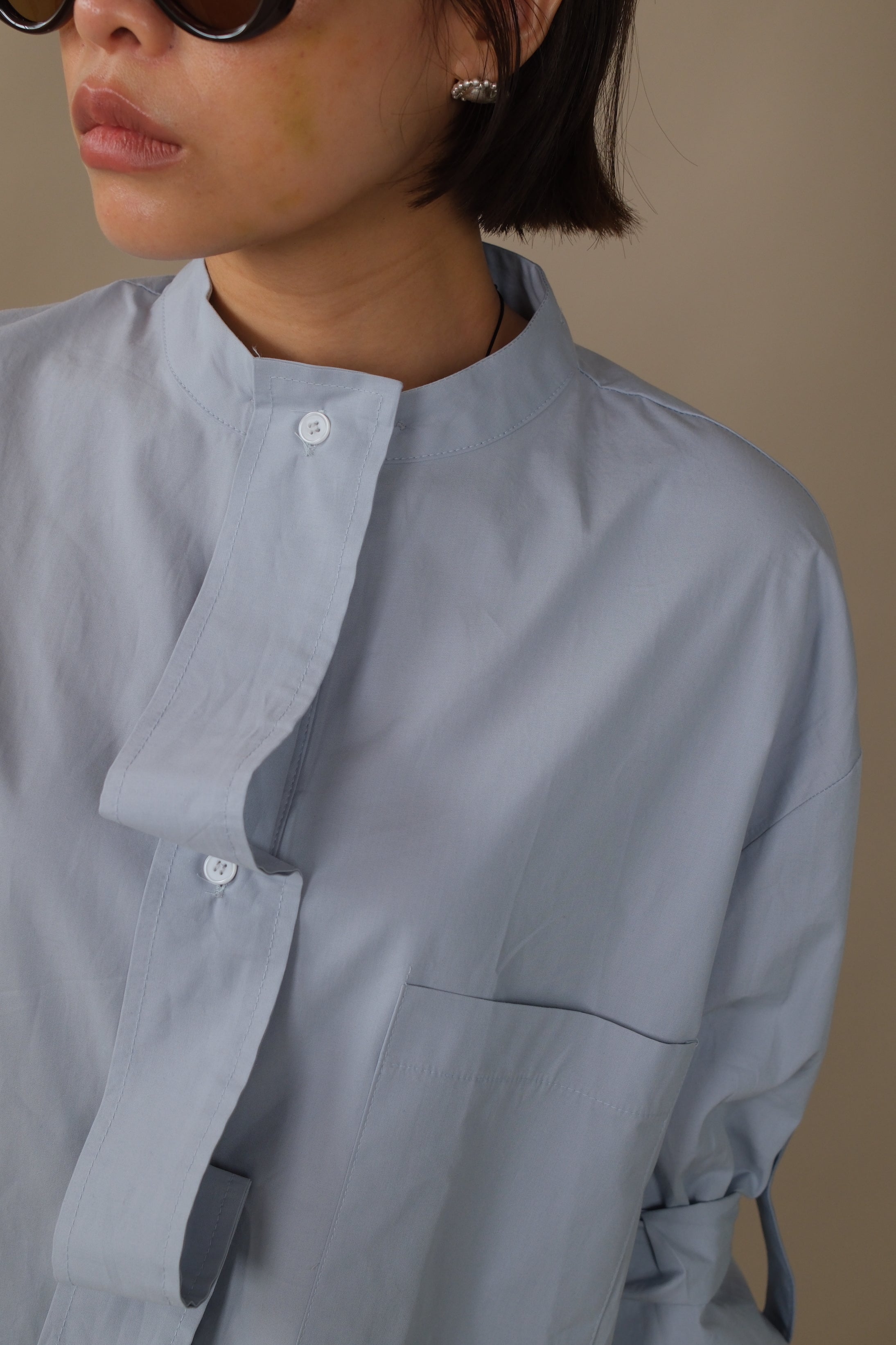 Kalm removable collar and tape shirt