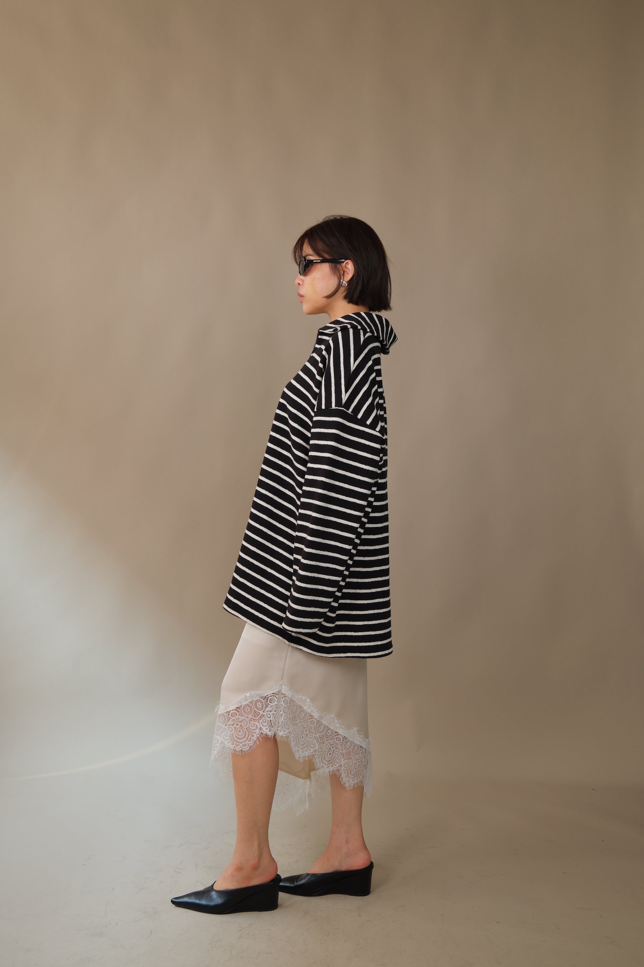 Klaire lace hem unbalance silky skirt