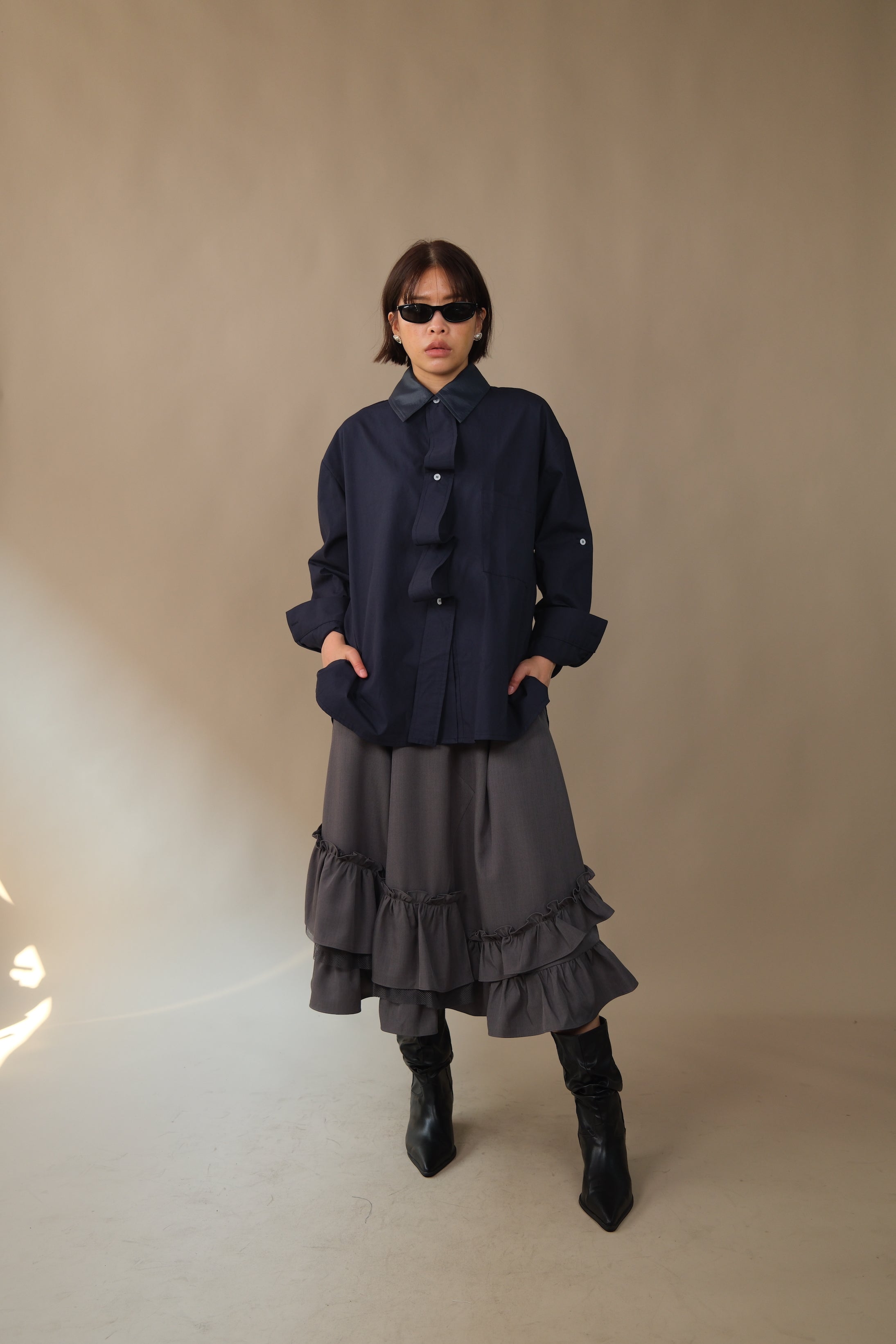 Kalm removable collar and tape shirt